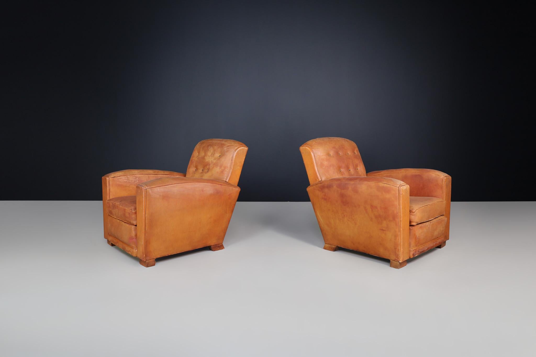 Art Deco Patinated Leather Lounge Chairs, France, 1940

A beautifully preserved example of French Art Deco design, this pair of patinated leather lounge chairs from the 1940s captures the timeless sophistication of the period. With their subtly