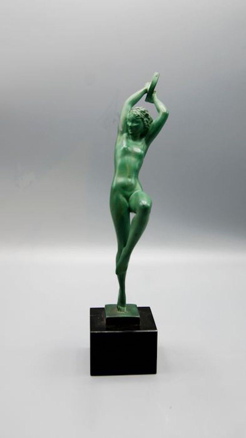 Sculpture de danseuse en métal patiné Art Déco sur socle en marbre noir par Raymonde Guerbe 5