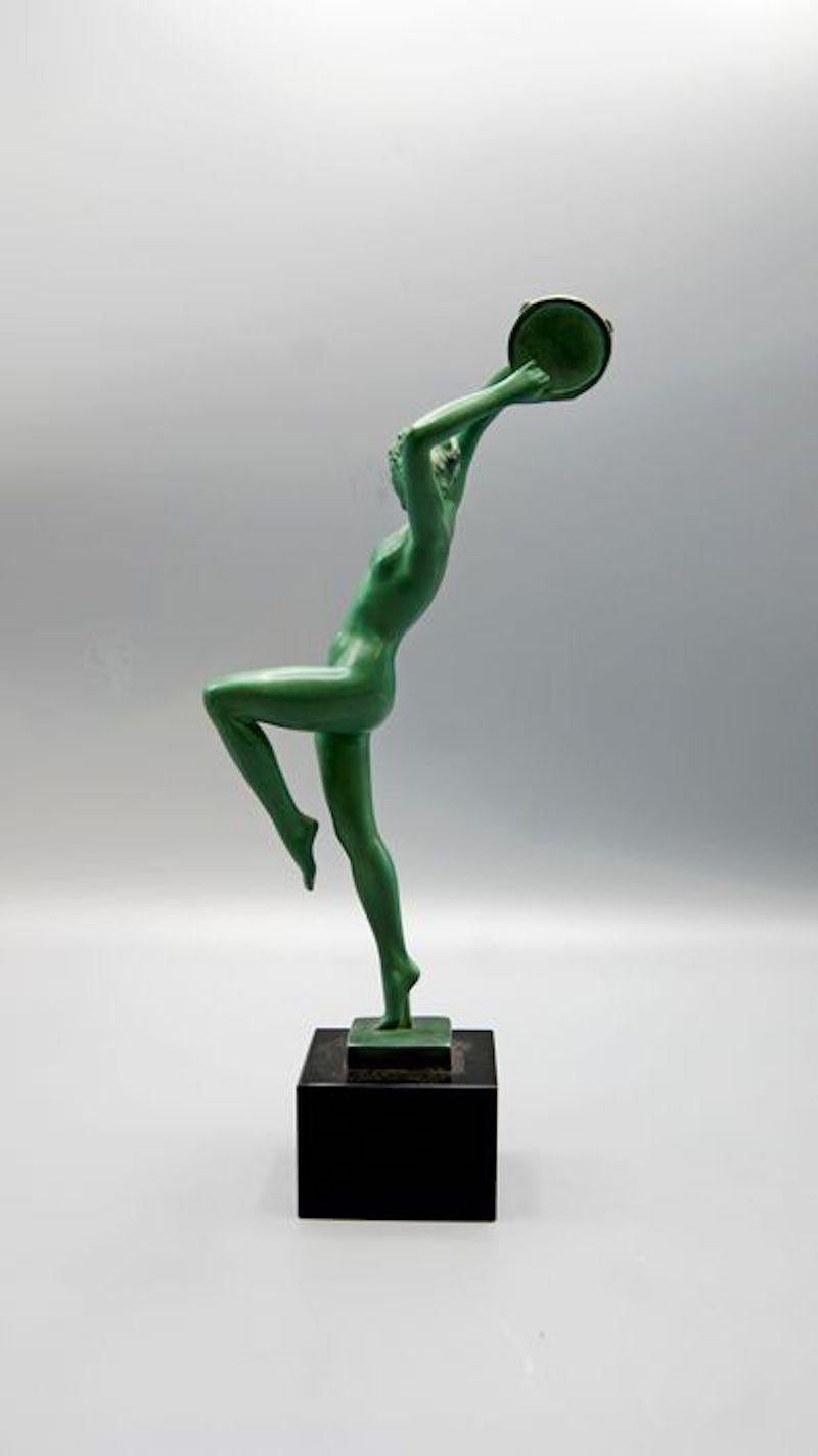 Sculpture de danseuse en métal patiné Art Déco sur socle en marbre noir par Raymonde Guerbe 6