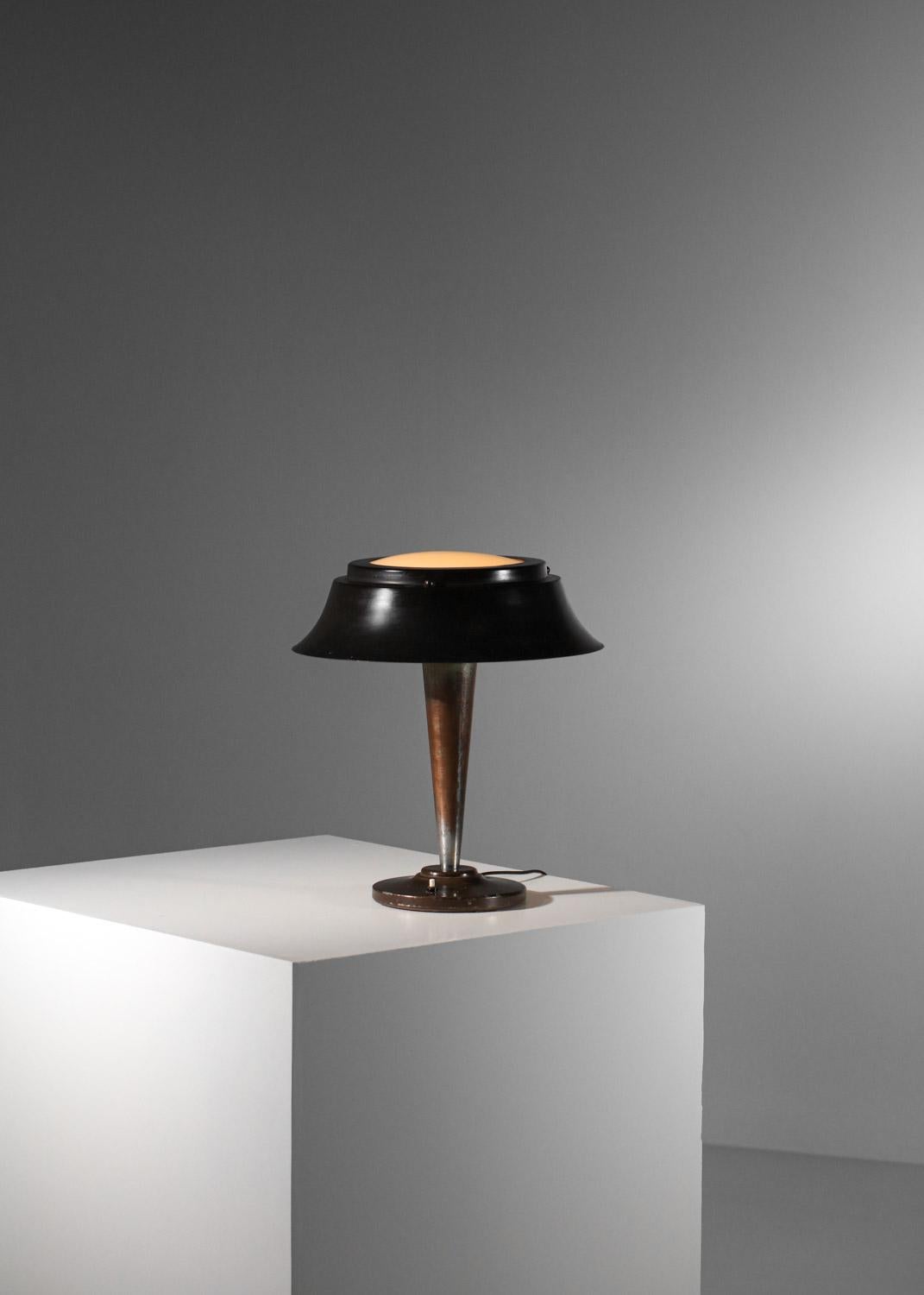 Français Lampe de table Art déco en métal patiné  en vente