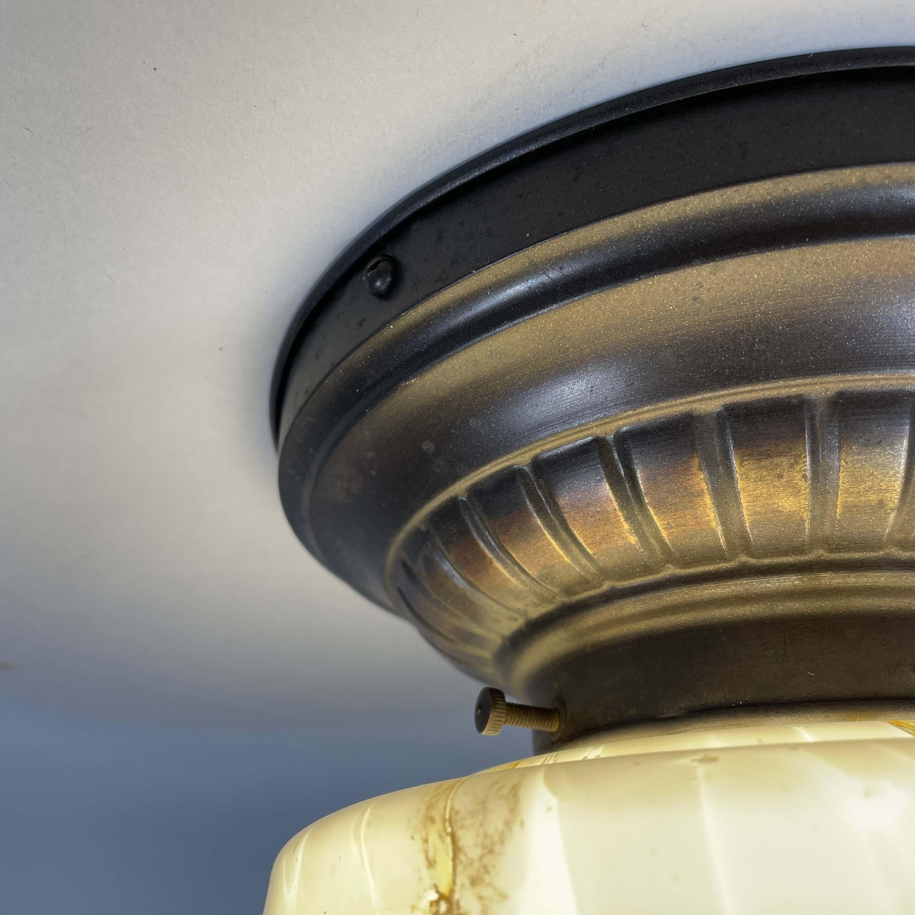 Lampada da incasso in metallo patinato e vetro opalino marmorizzato, Germania, anni '30 in vendita 2