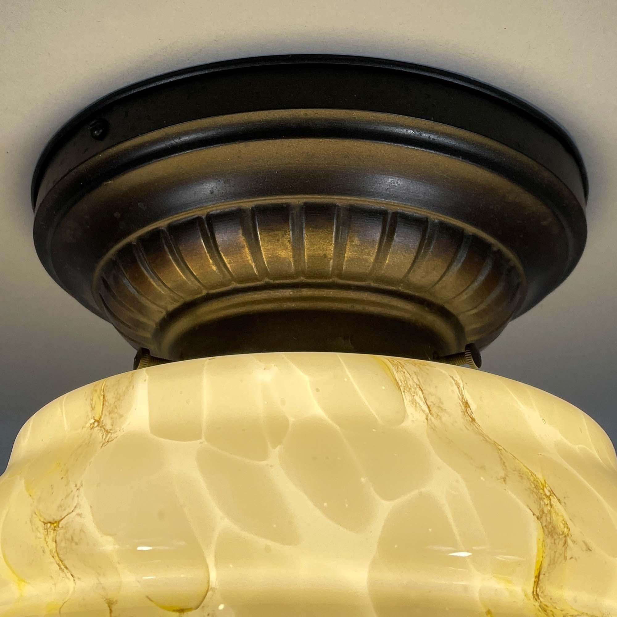 Lampada da incasso in metallo patinato e vetro opalino marmorizzato, Germania, anni '30 in vendita 3