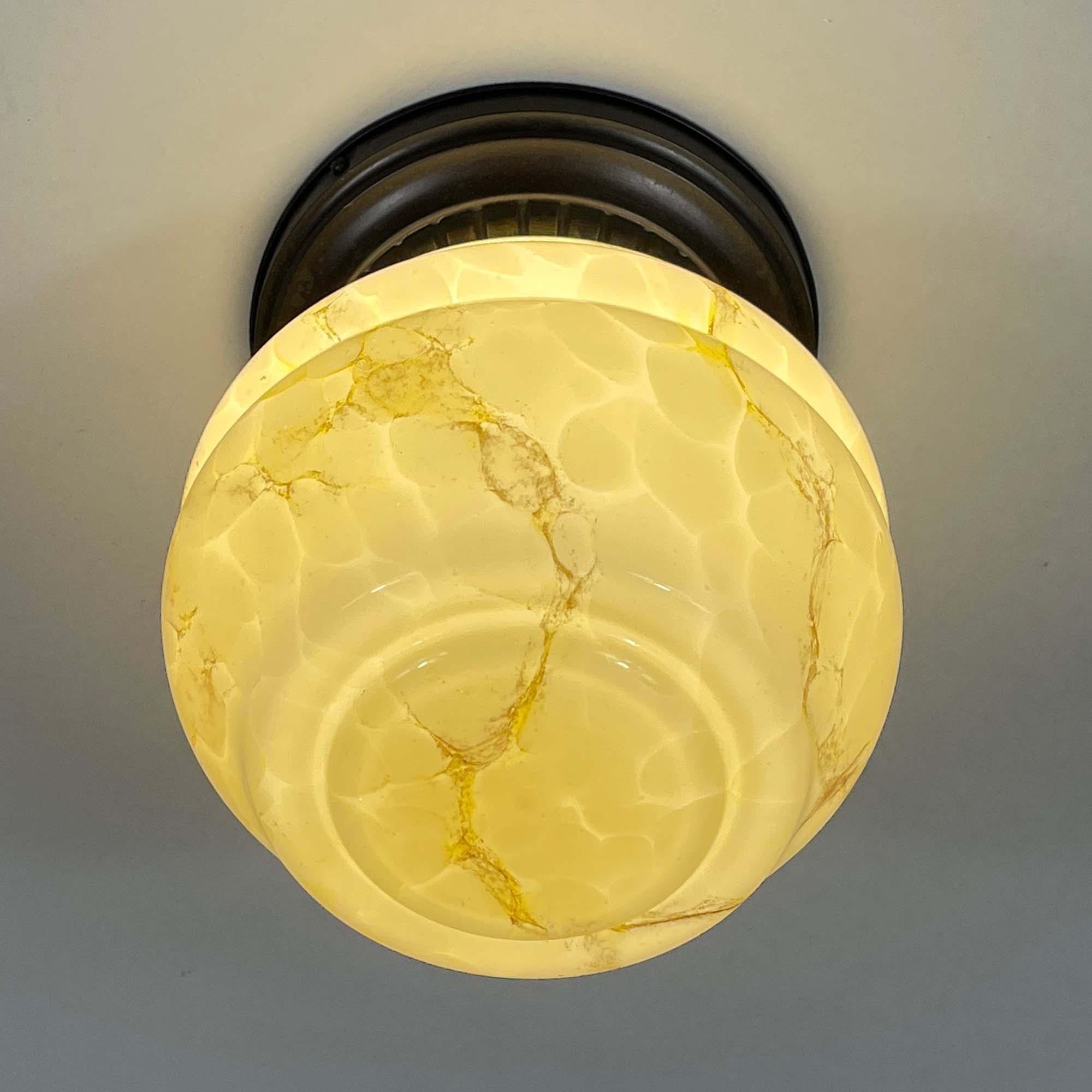 Lampada da incasso in metallo patinato e vetro opalino marmorizzato, Germania, anni '30 in vendita 6