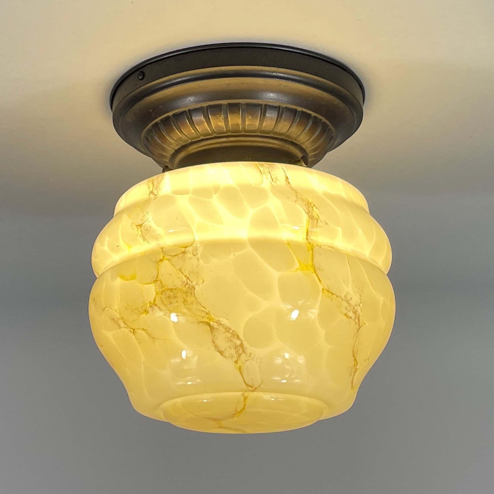 Art Déco Lampada da incasso in metallo patinato e vetro opalino marmorizzato, Germania, anni '30 in vendita