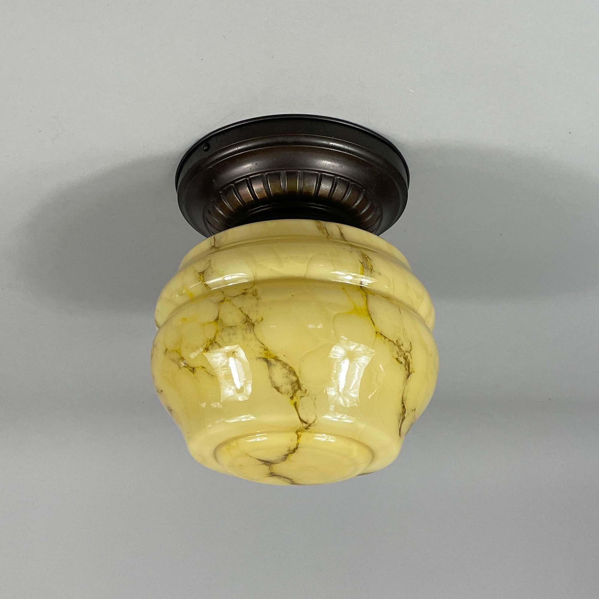 Tedesco Lampada da incasso in metallo patinato e vetro opalino marmorizzato, Germania, anni '30 in vendita