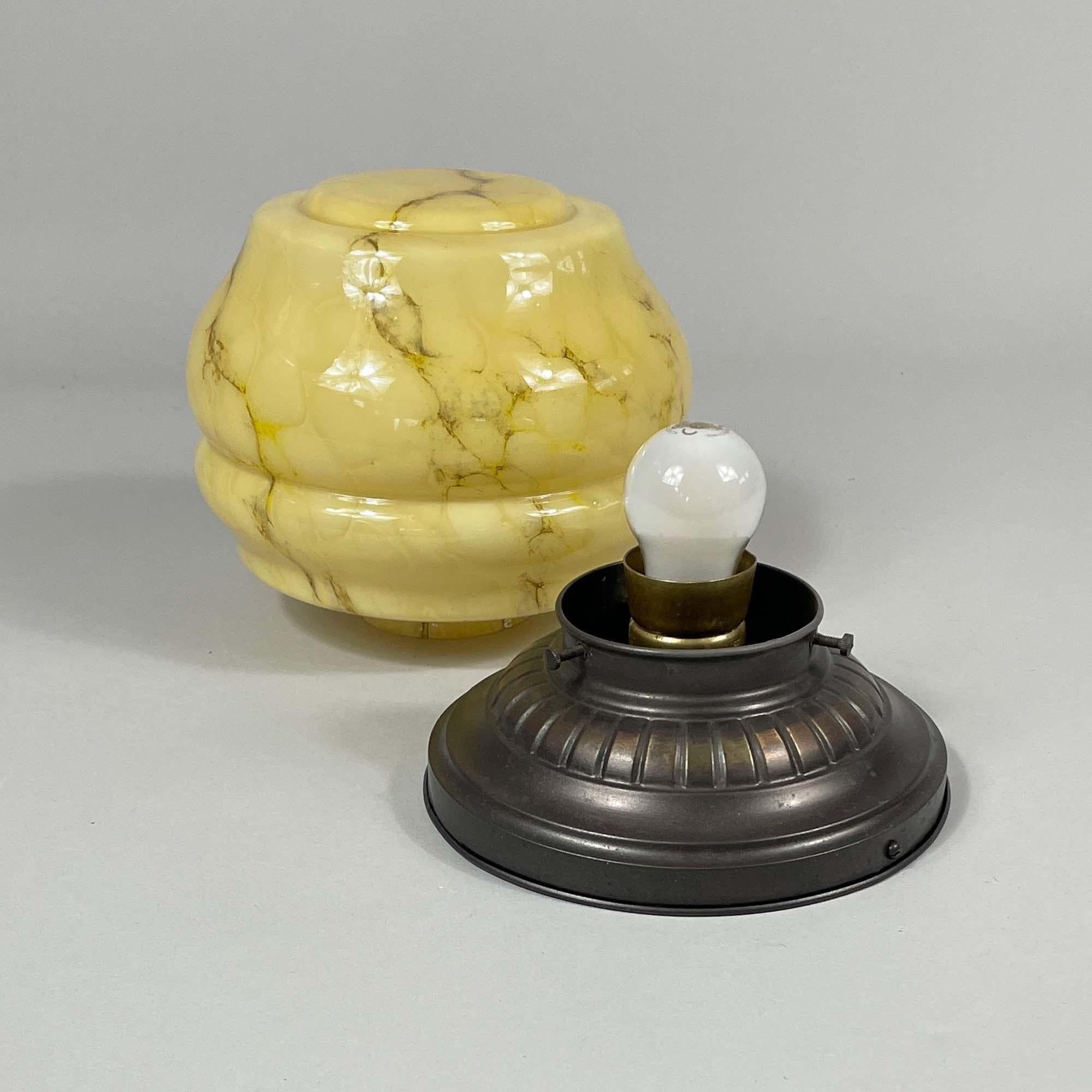 Lampada da incasso in metallo patinato e vetro opalino marmorizzato, Germania, anni '30 in vendita 1