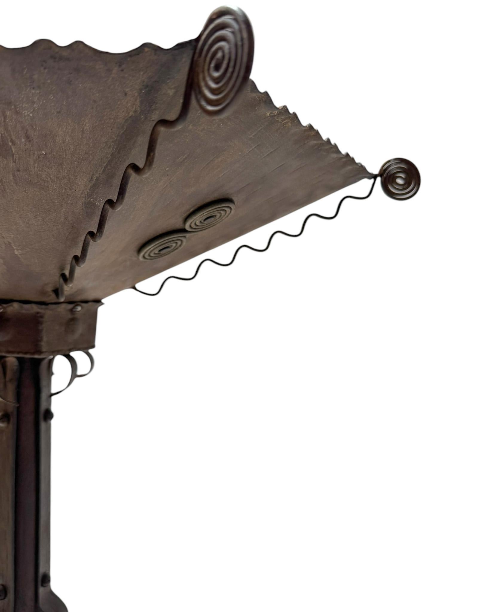 Stehlampe aus patiniertem Schmiedeeisen im Art déco-Stil, 1930er Jahre im Angebot 7