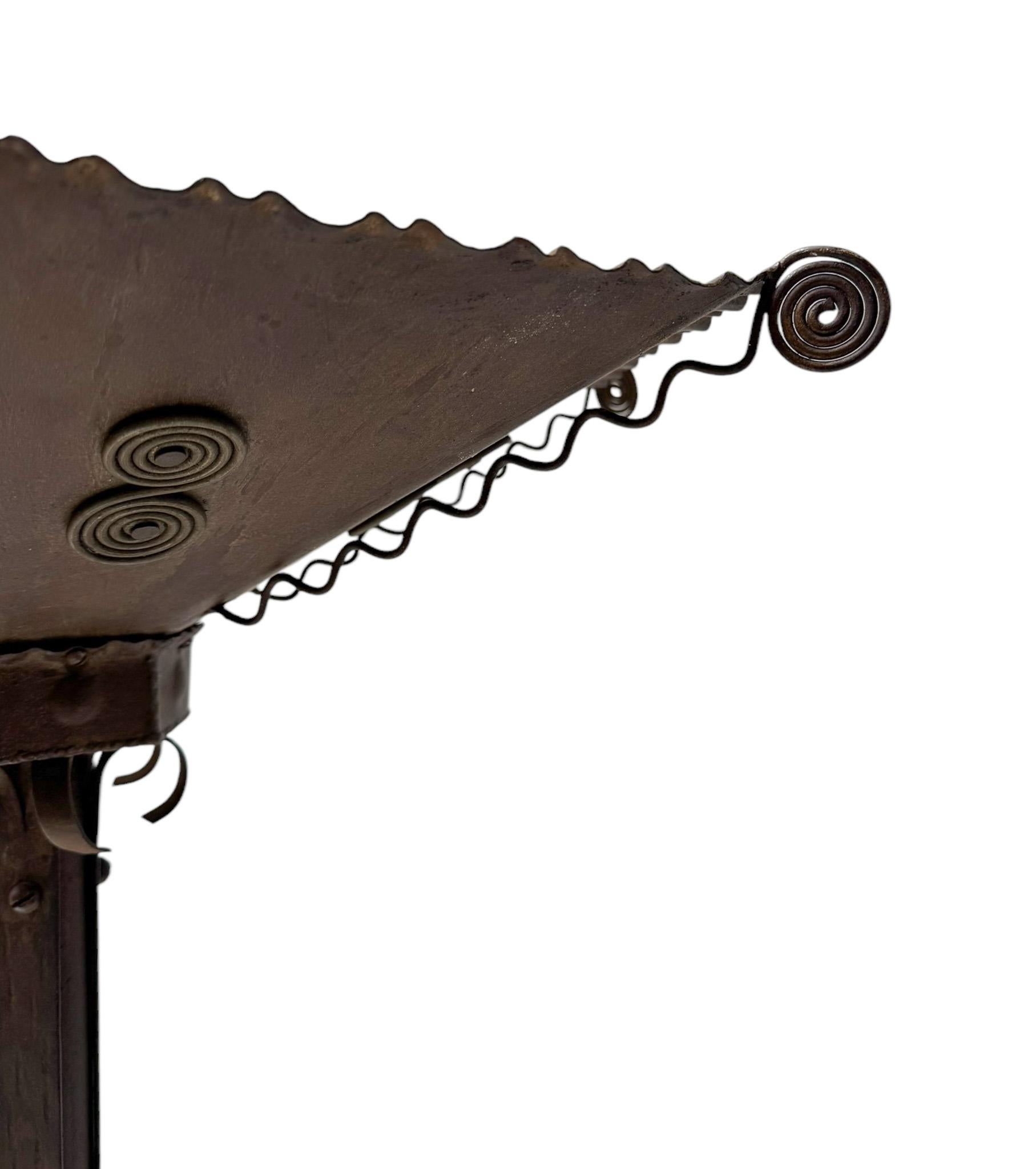 Stehlampe aus patiniertem Schmiedeeisen im Art déco-Stil, 1930er Jahre im Angebot 3