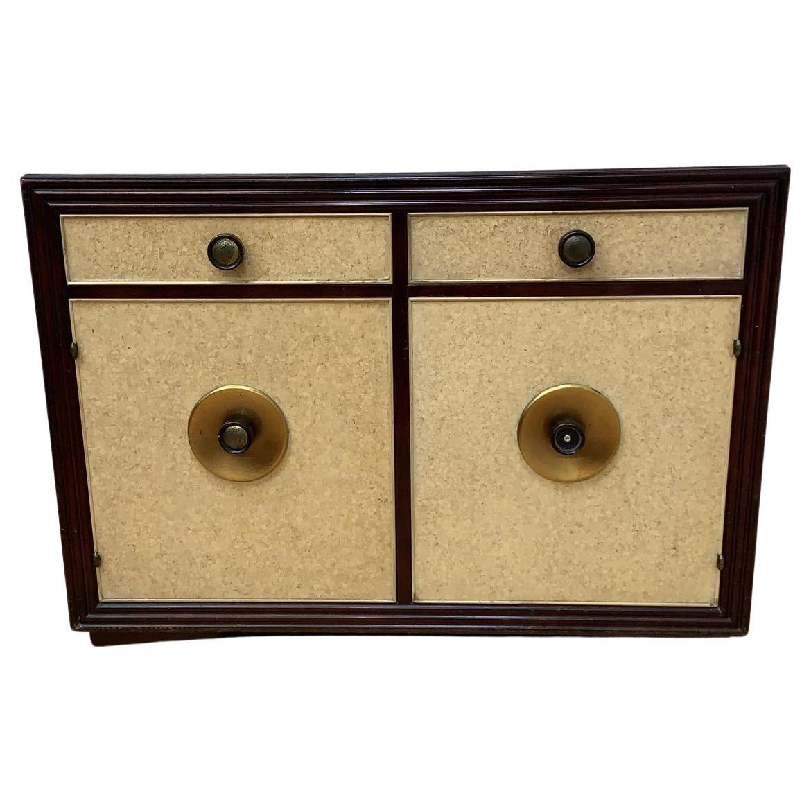 Art Deco Paul Frankl for Johnson Furniture Mahogany and Cork buffet cabinet

An exquisite, iconic and truly timeless and unparalleled classic, complete buffet and display case by Paul Frankl for Johnson Furniture Co. 

The 2 door breakfront