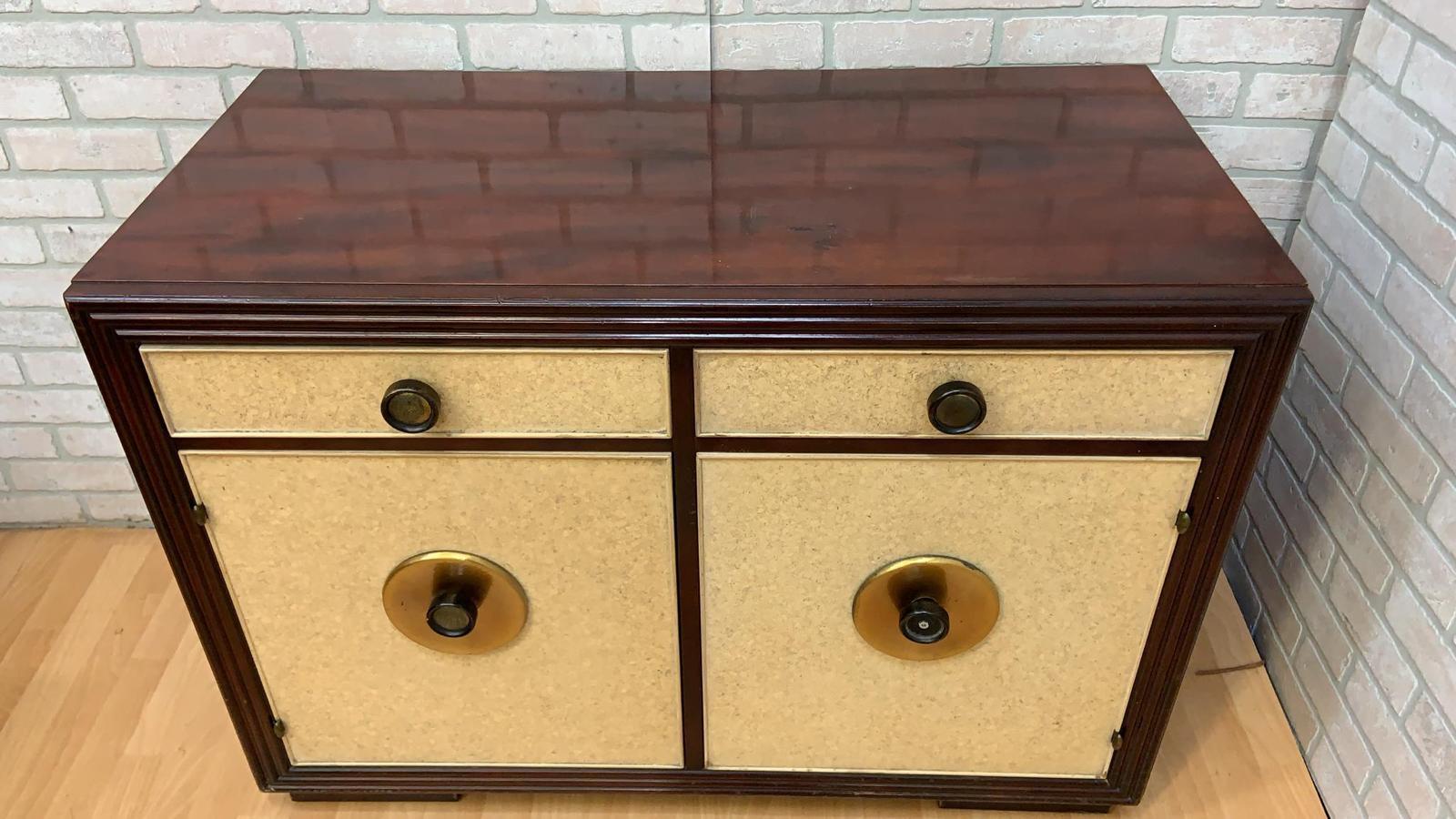 Fait main Buffet Art Déco Paul Frankl pour Johnson Furniture en acajou et liège en vente