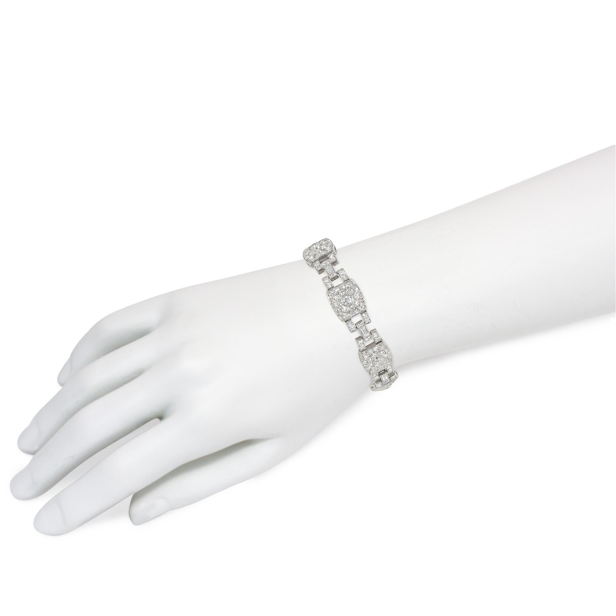 Women's or Men's Art Deco Pavé Diamond and Platinum Floral Motif Plaque Link Bracelet For Sale