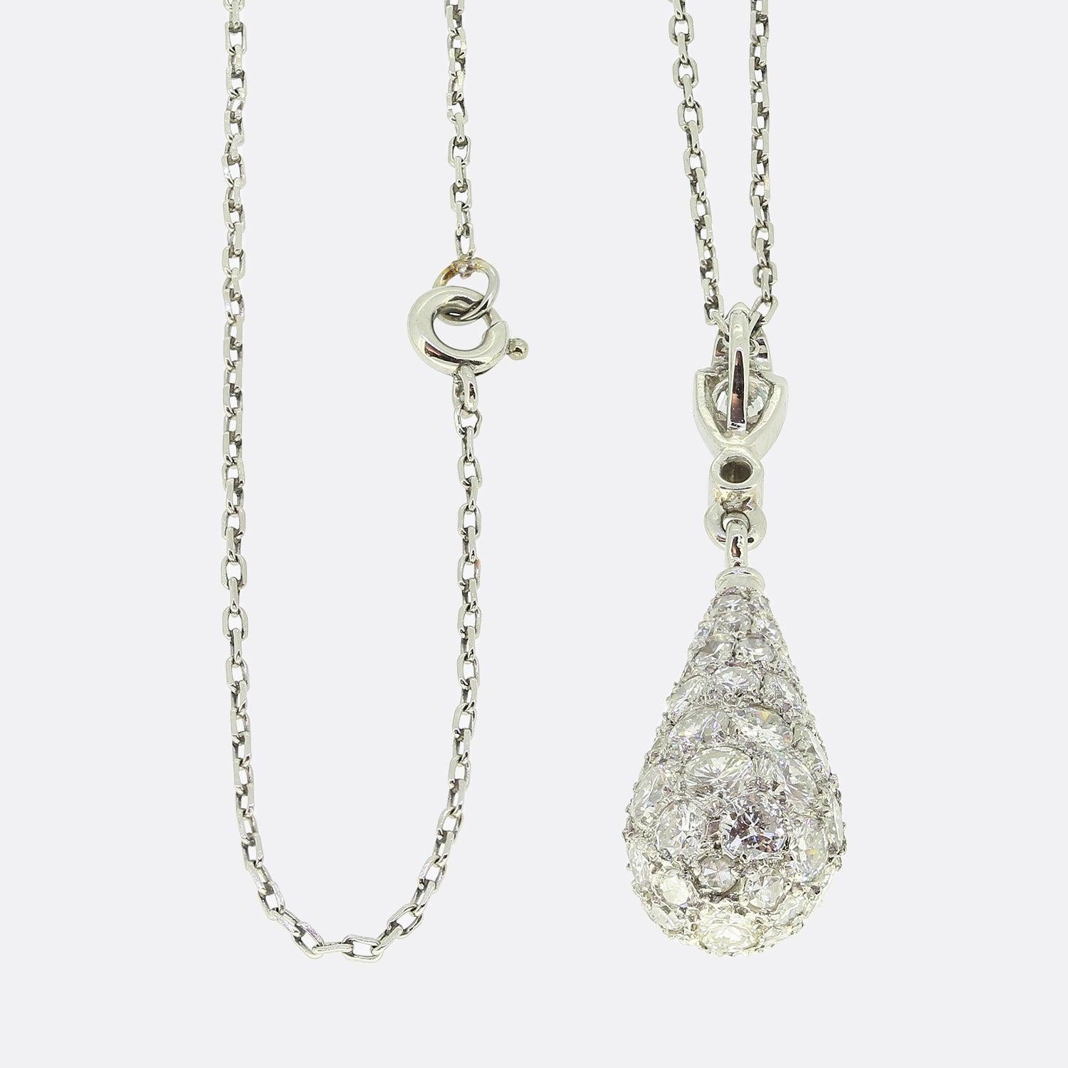 Taille brillant Collier à pendentif œuf en pavé de diamants Art déco en vente