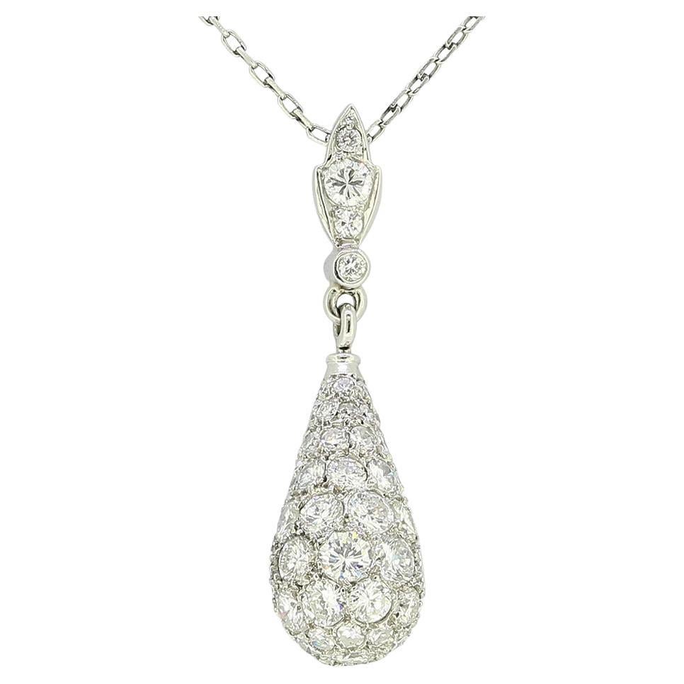 Collier à pendentif œuf en pavé de diamants Art déco en vente