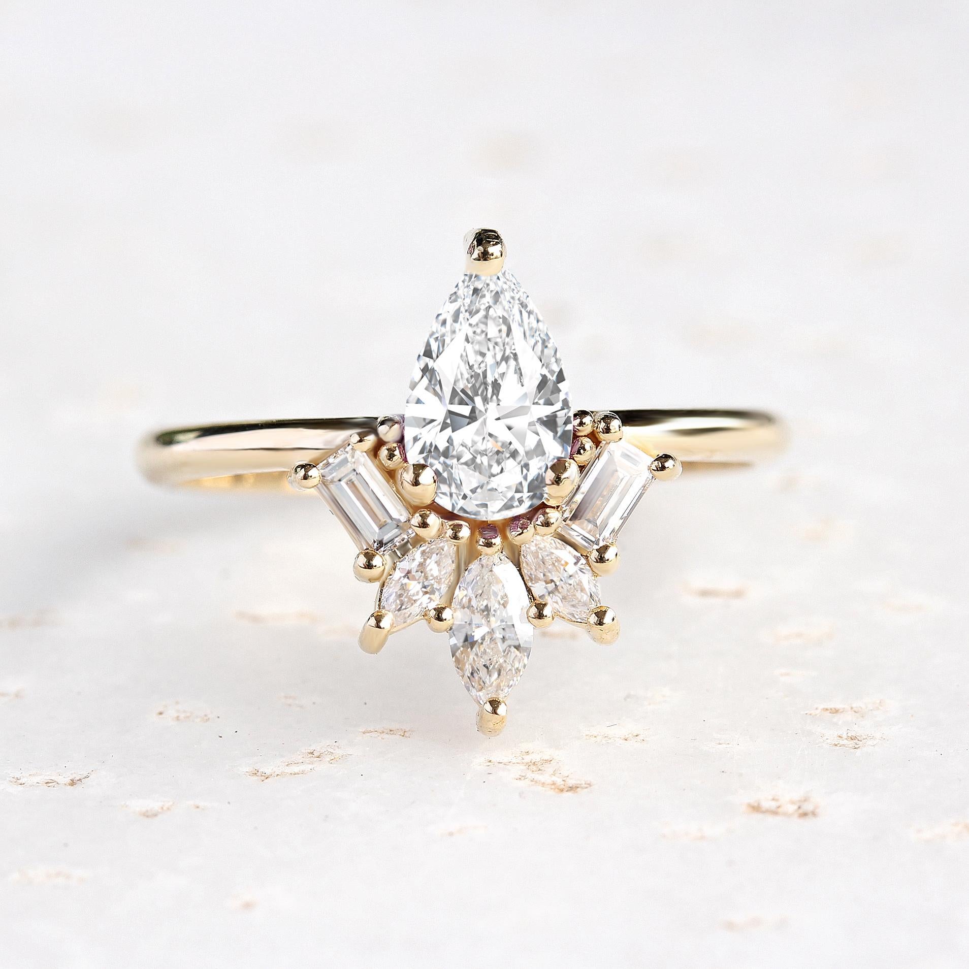 Einzigartiger Art-Déco-Verlobungsring in Birnenform mit Diamanten - 
