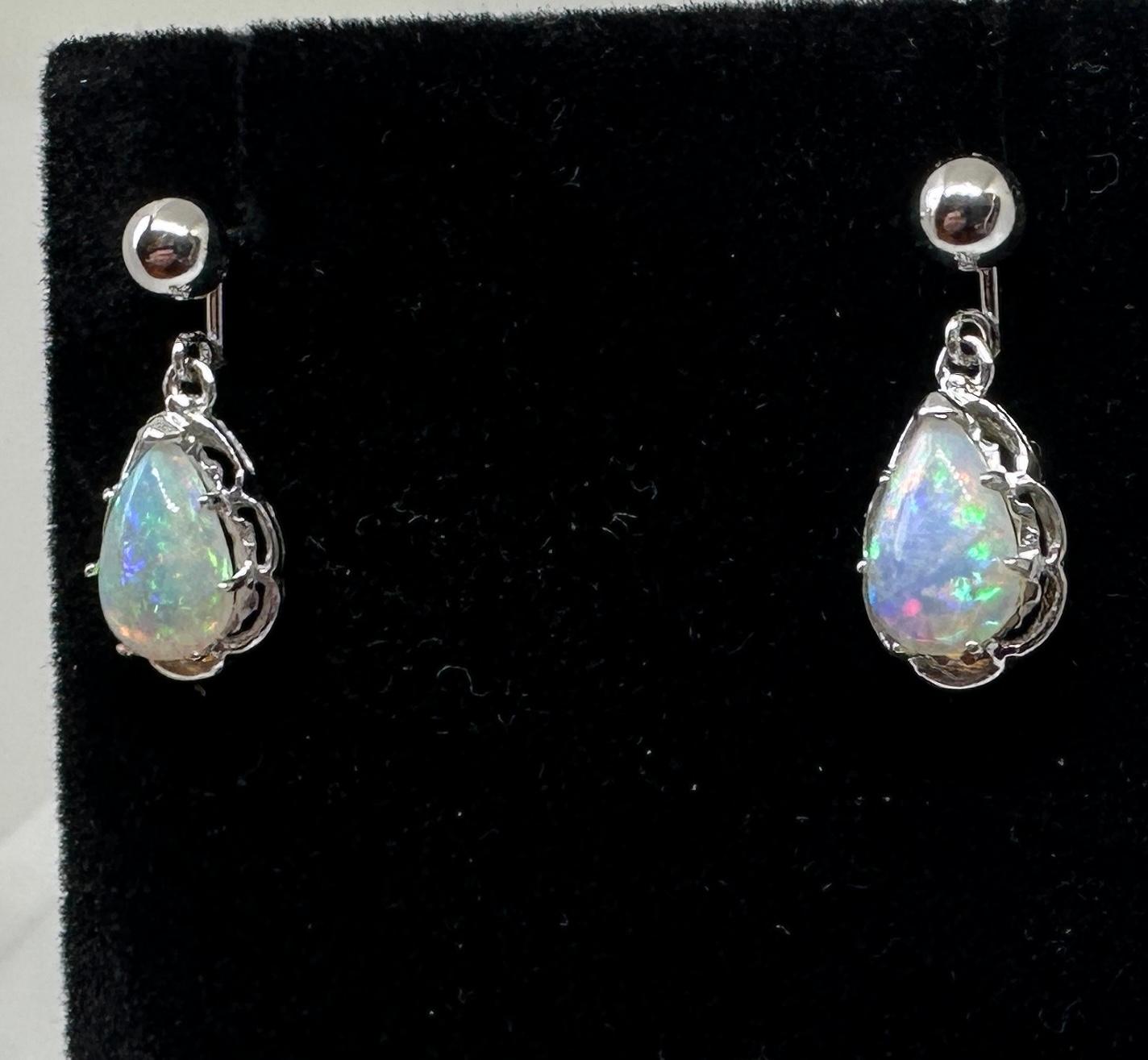 Art Deco Boucles d'oreilles pendantes Opale en forme de poire Or blanc 14 carats Antique en vente 4