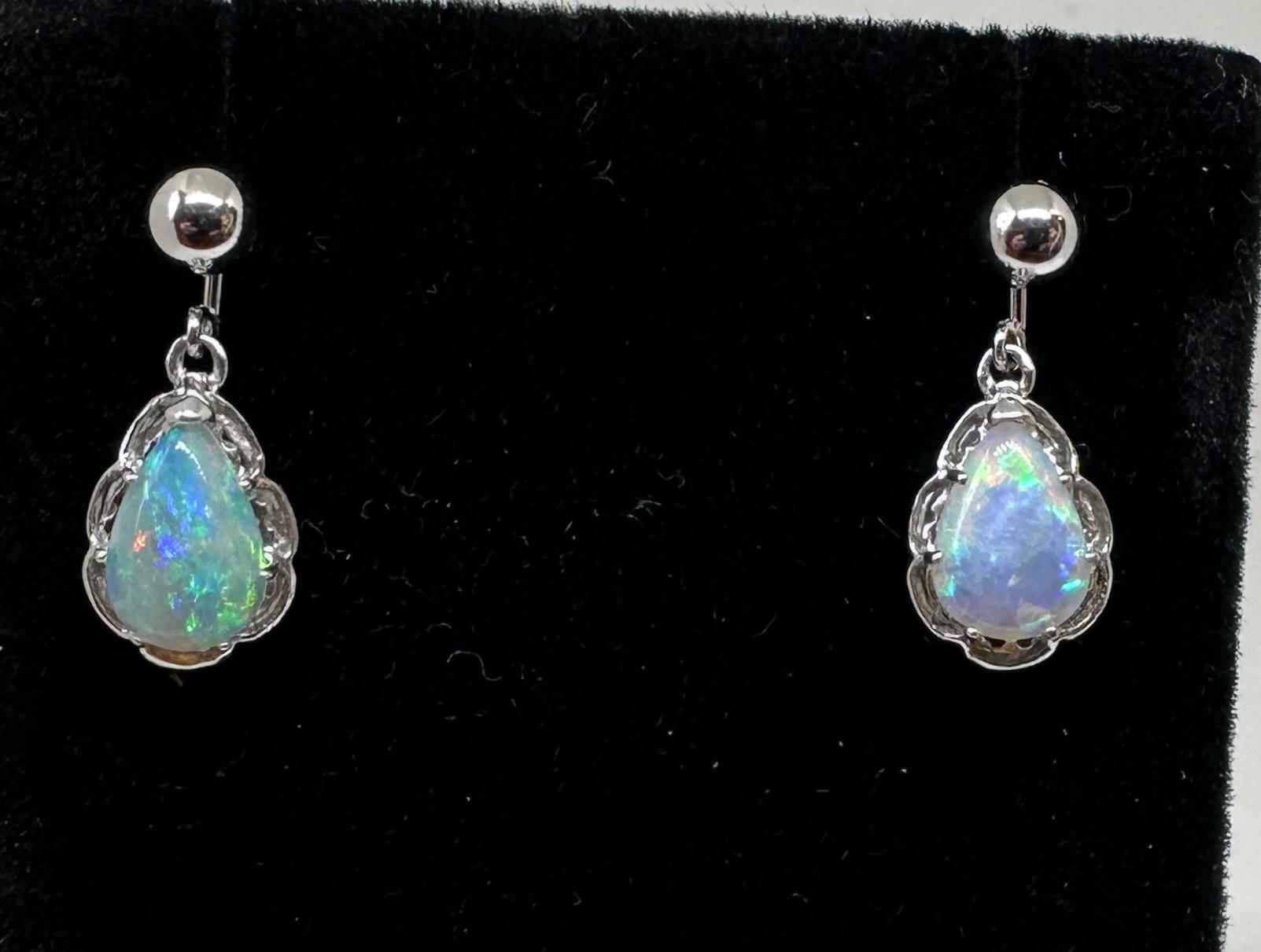 Art Deco Boucles d'oreilles pendantes Opale en forme de poire Or blanc 14 carats Antique Pour femmes en vente