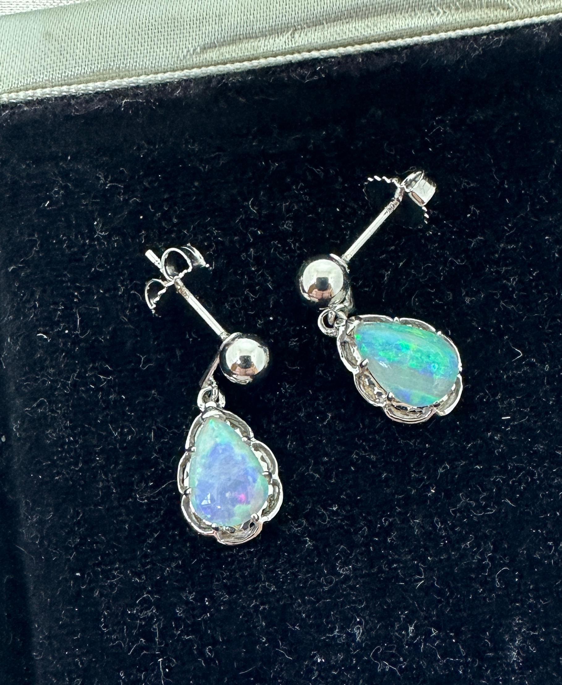 Art Deco Boucles d'oreilles pendantes Opale en forme de poire Or blanc 14 carats Antique en vente 2