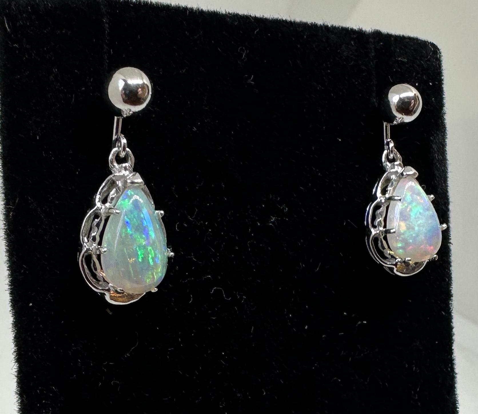 Art Deco Boucles d'oreilles pendantes Opale en forme de poire Or blanc 14 carats Antique en vente 3