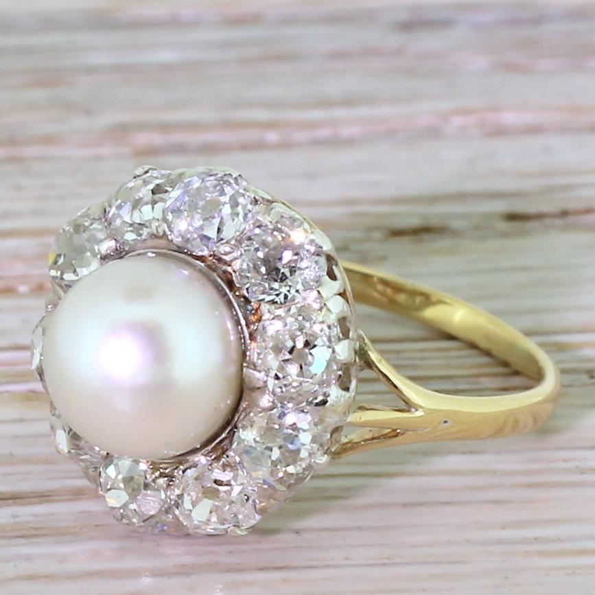 Art Deco Pearl and 1.96 Carat Old Cut Diamond Cluster Ring im Angebot 3