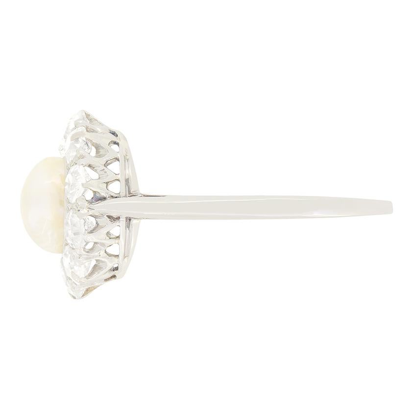 Art Déco Anello Art Deco con perle e diamanti a grappolo, 1920 ca. in vendita