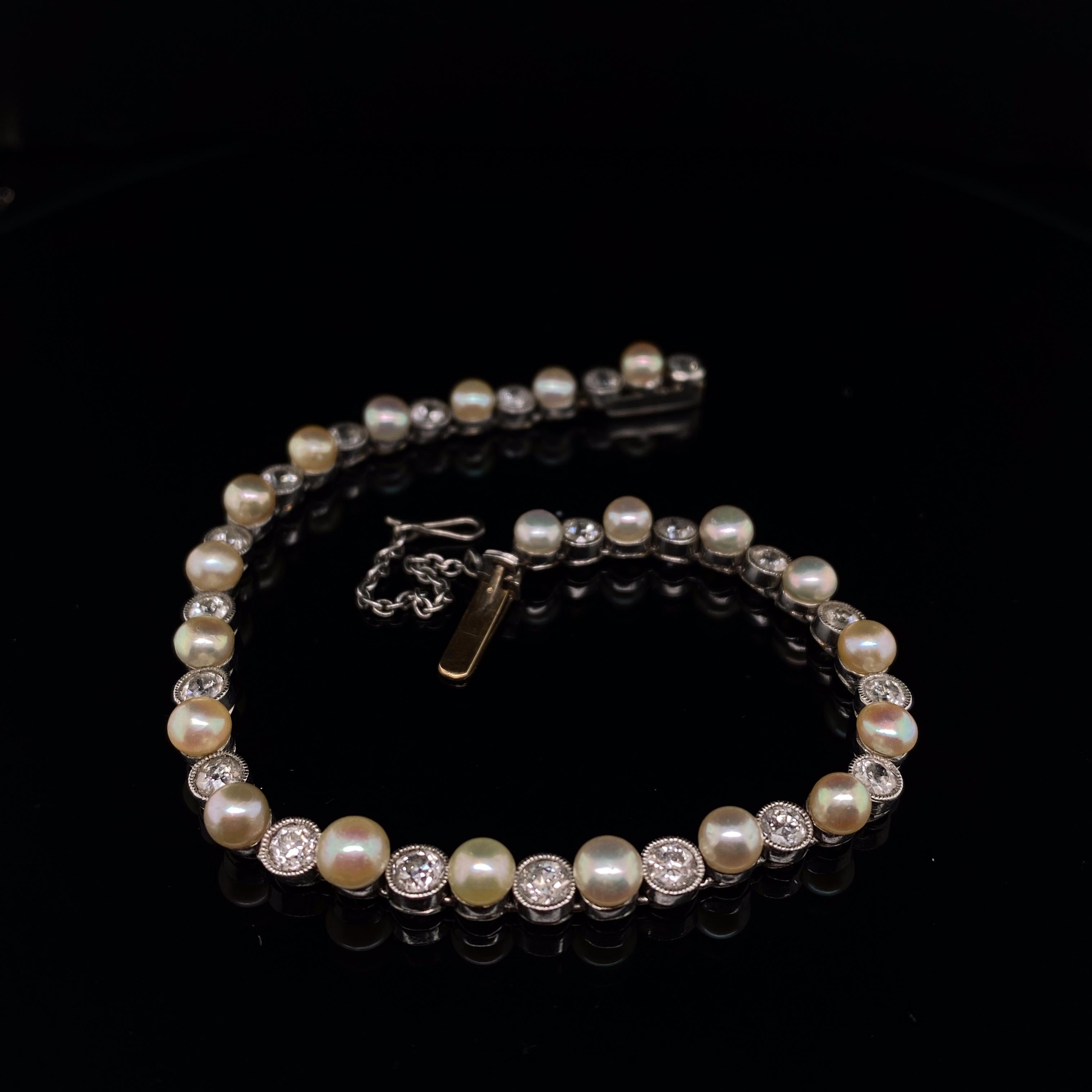 Art Deco Pearl and Diamond Platinum Bracelet In Good Condition In London, GB