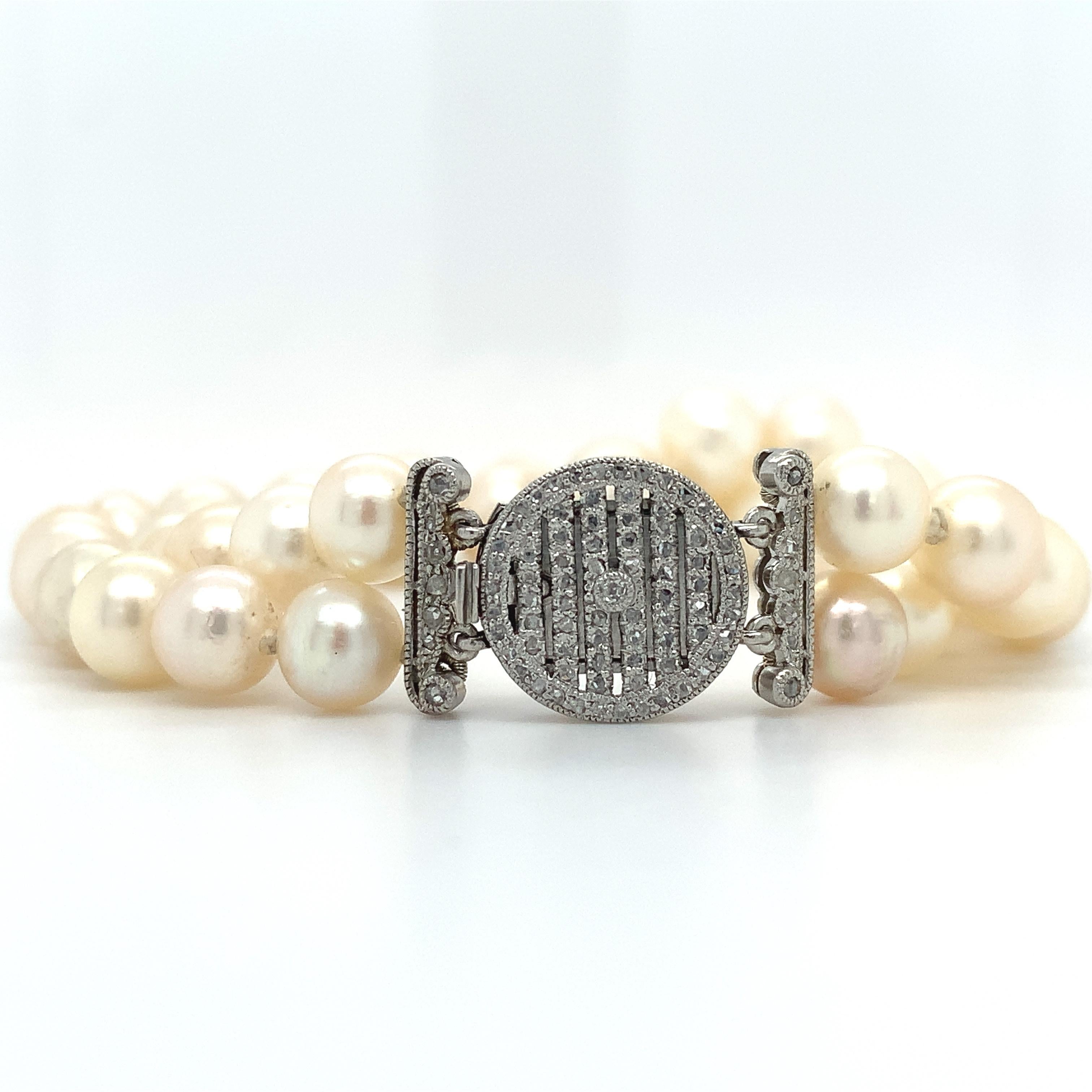 Gorgeous art deco pearl and diamonds beaded bracelet in platinum.
Composed of round brilliant diamonds pave set in platinum clasp round shaped. 
Diamonds total weight 0.15ct G colour VS2 clarity.
Pearl cream white shaped cultured pearl approximate