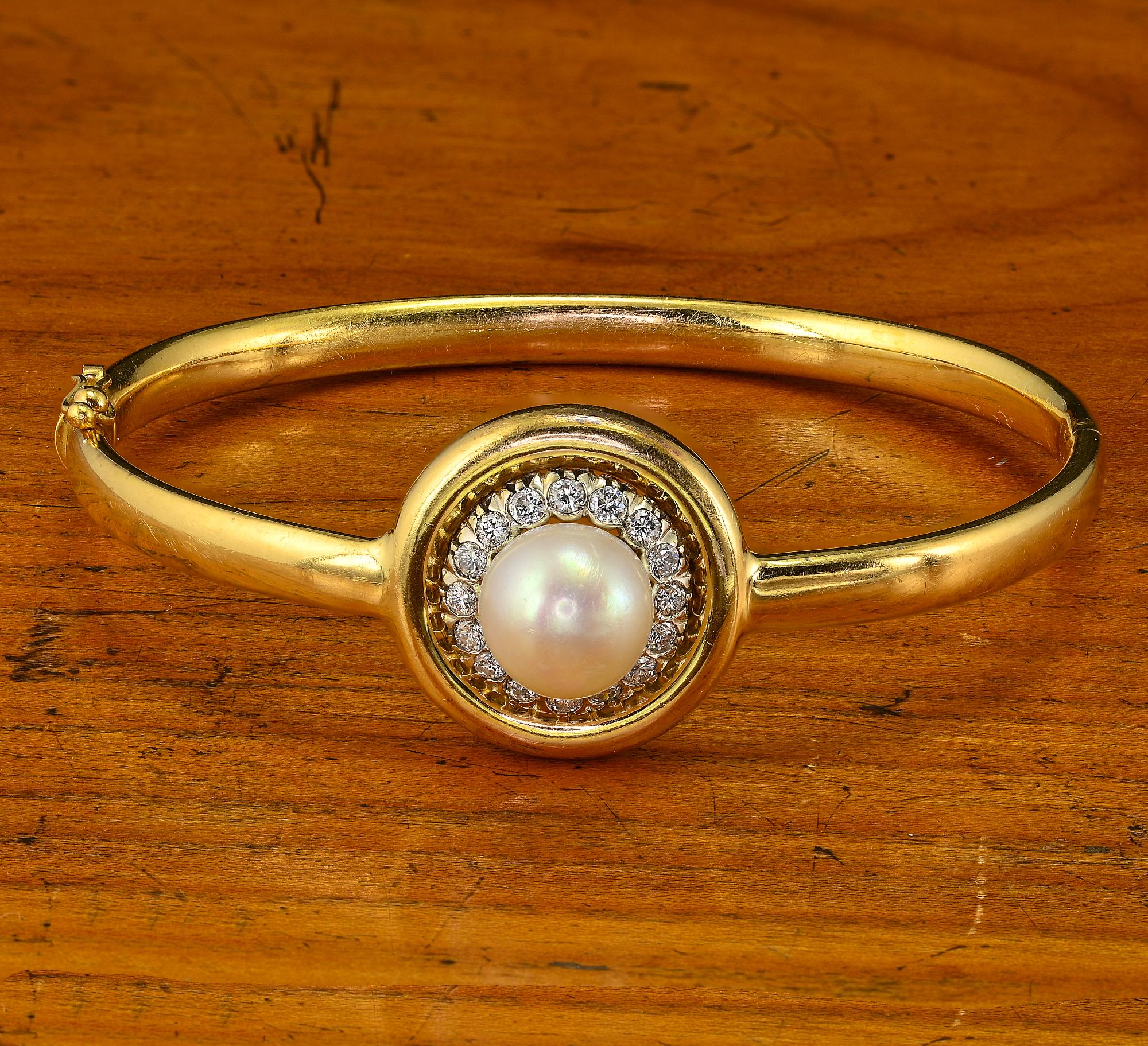 Superb Art Deco bangle in sturdy unique design, individually hand crafted 18 KT, 1930 circa
Effective visual impact given by the middle circle set with a large south sea Pearl of 10 mm. encircled by Diamonds , approx. .80 Ct Platinum set
Diamonds