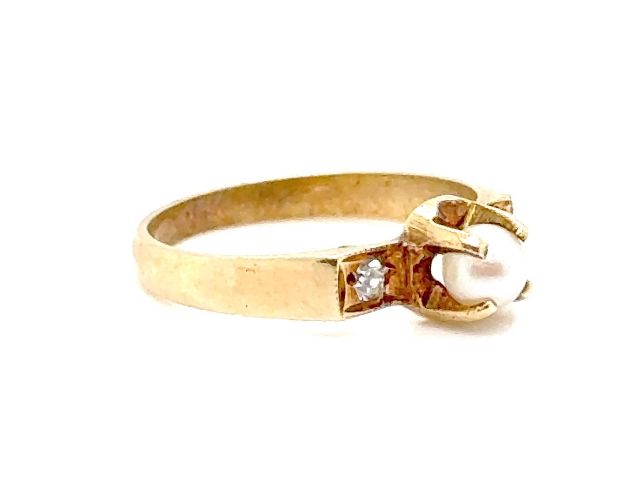 Véritable Original Art Deco Antique des années 1930 Bague de fiançailles perle diamant or jaune 14K  


Perle véritable de 3,5 mm avec centre en pierre précieuse 

Magnifique D-F VVS Véritable Antique Single Cut  Des diamants de chaque côté

Perle