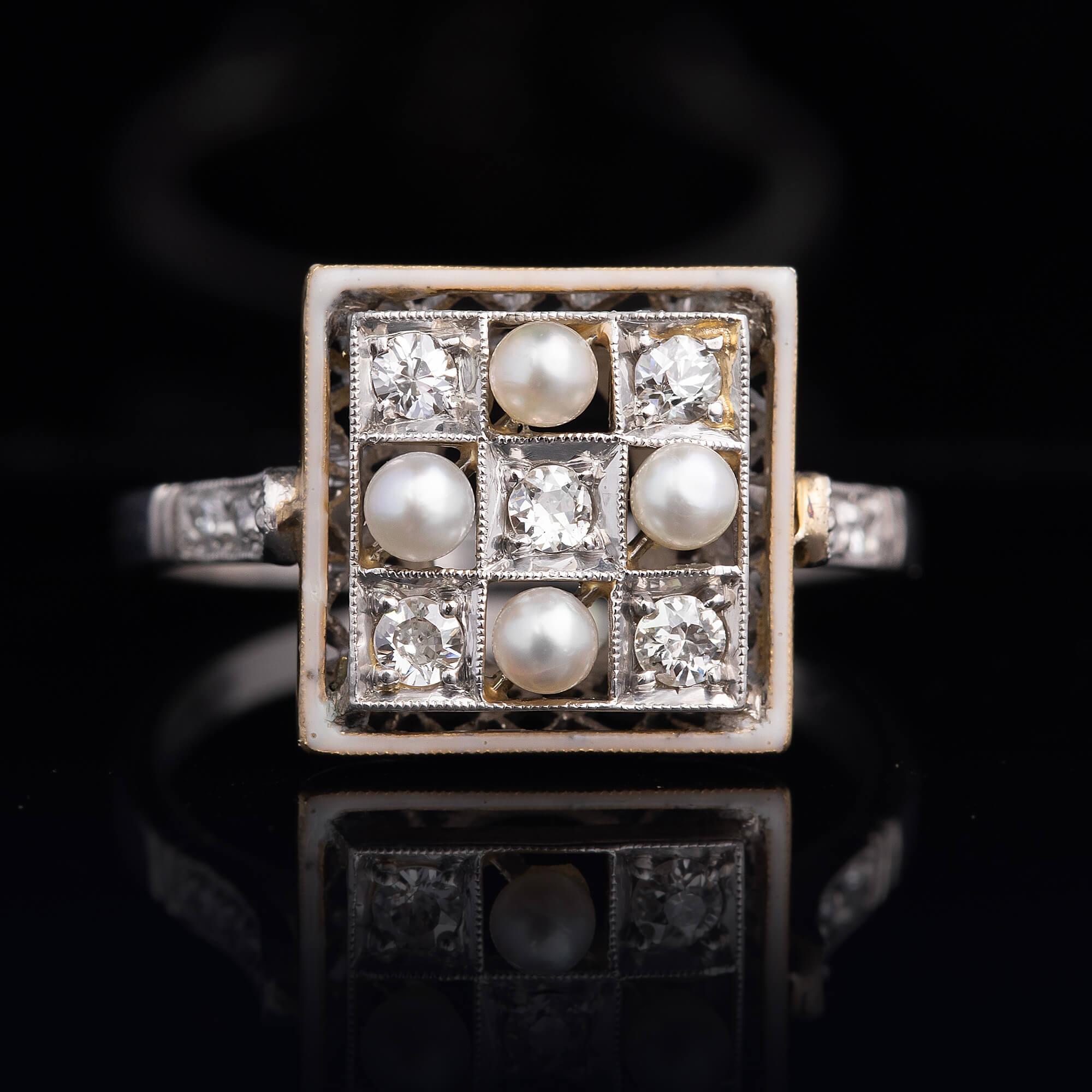 Anello Art Deco con perle, diamanti e smalto, circa anni '30 In condizioni buone in vendita a ADELAIDE, SA