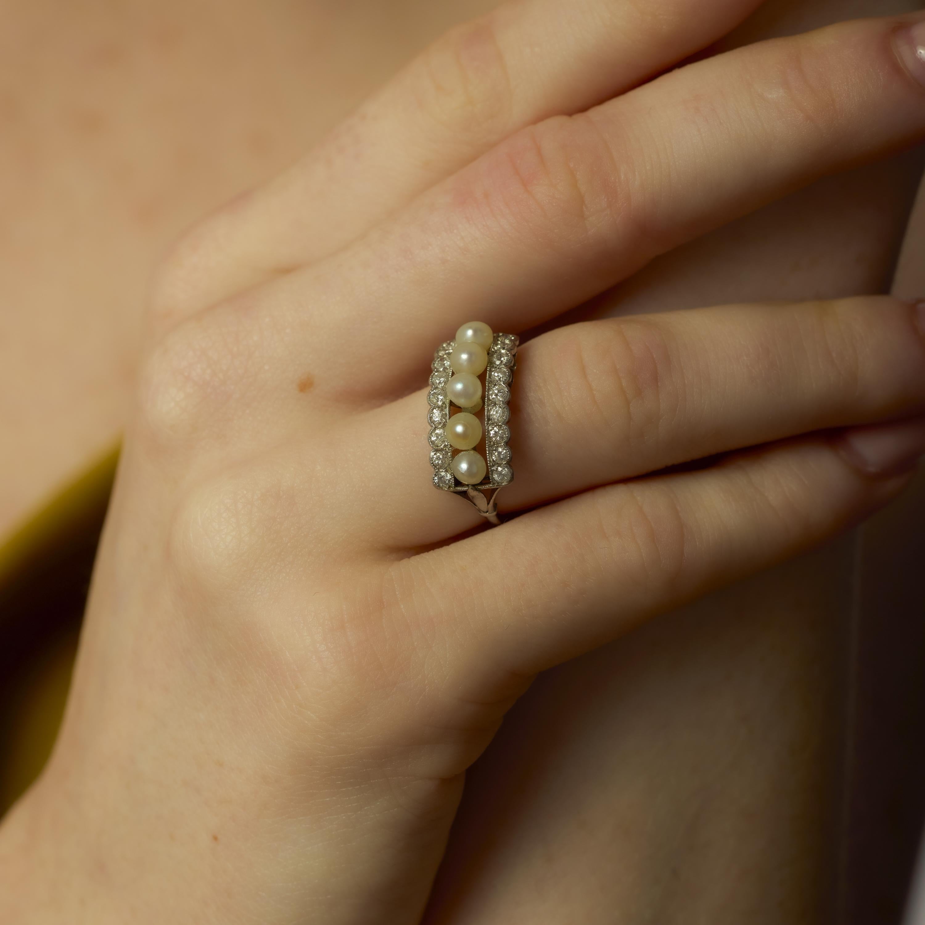 Art Deco Perlen Diamant Platin Ring (Rundschliff) im Angebot