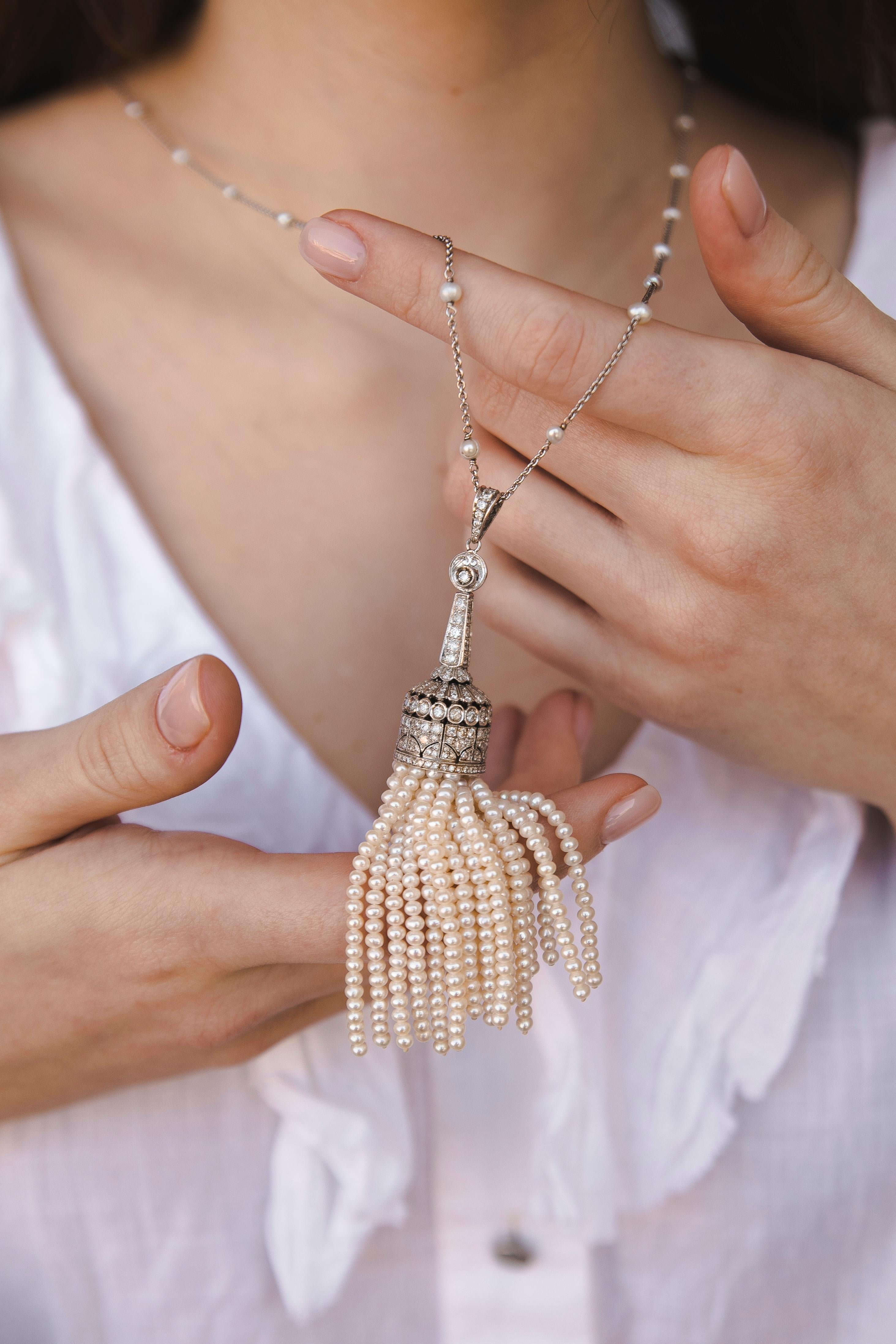 Art Deco Pearl Diamonds Tassel Necklace Chain 18 Karat Gold, 1920 4