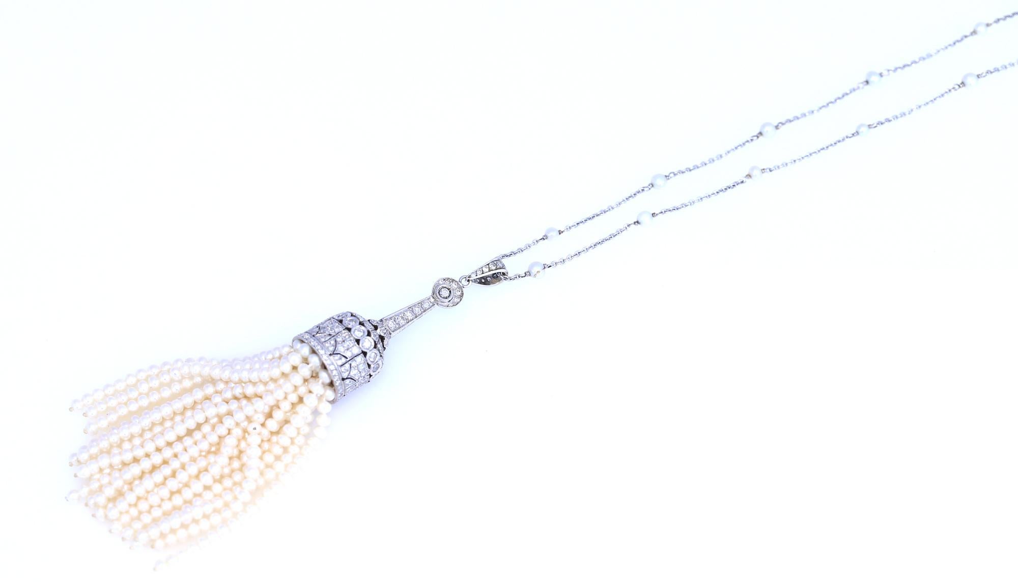 Round Cut Art Deco Pearl Diamonds Tassel Necklace Chain 18 Karat Gold, 1920
