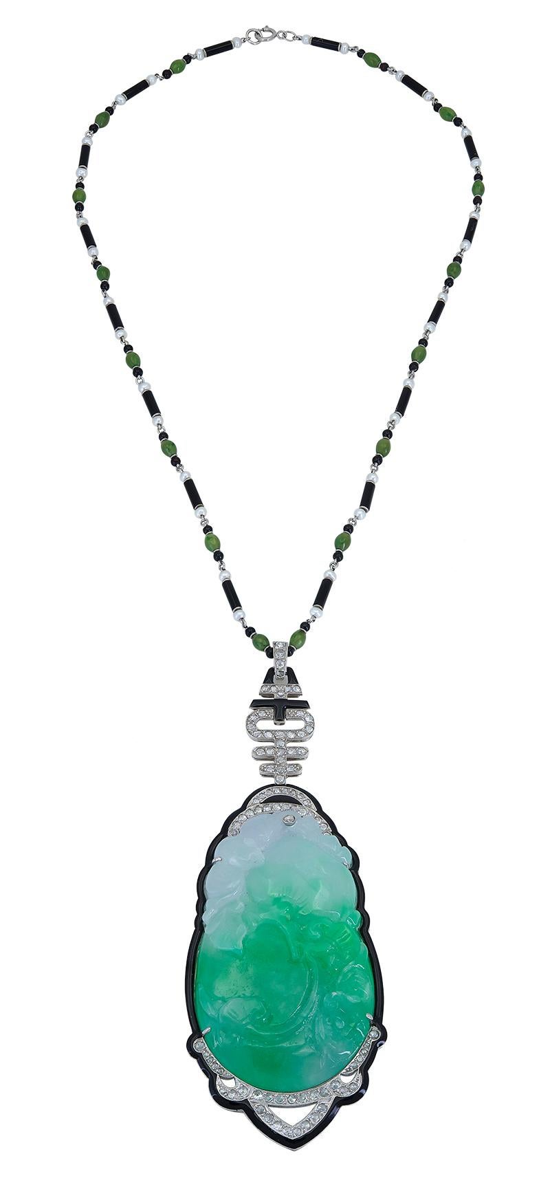 Collier à pendentif Art déco en perles, onyx et jade Bon état - En vente à New York, NY