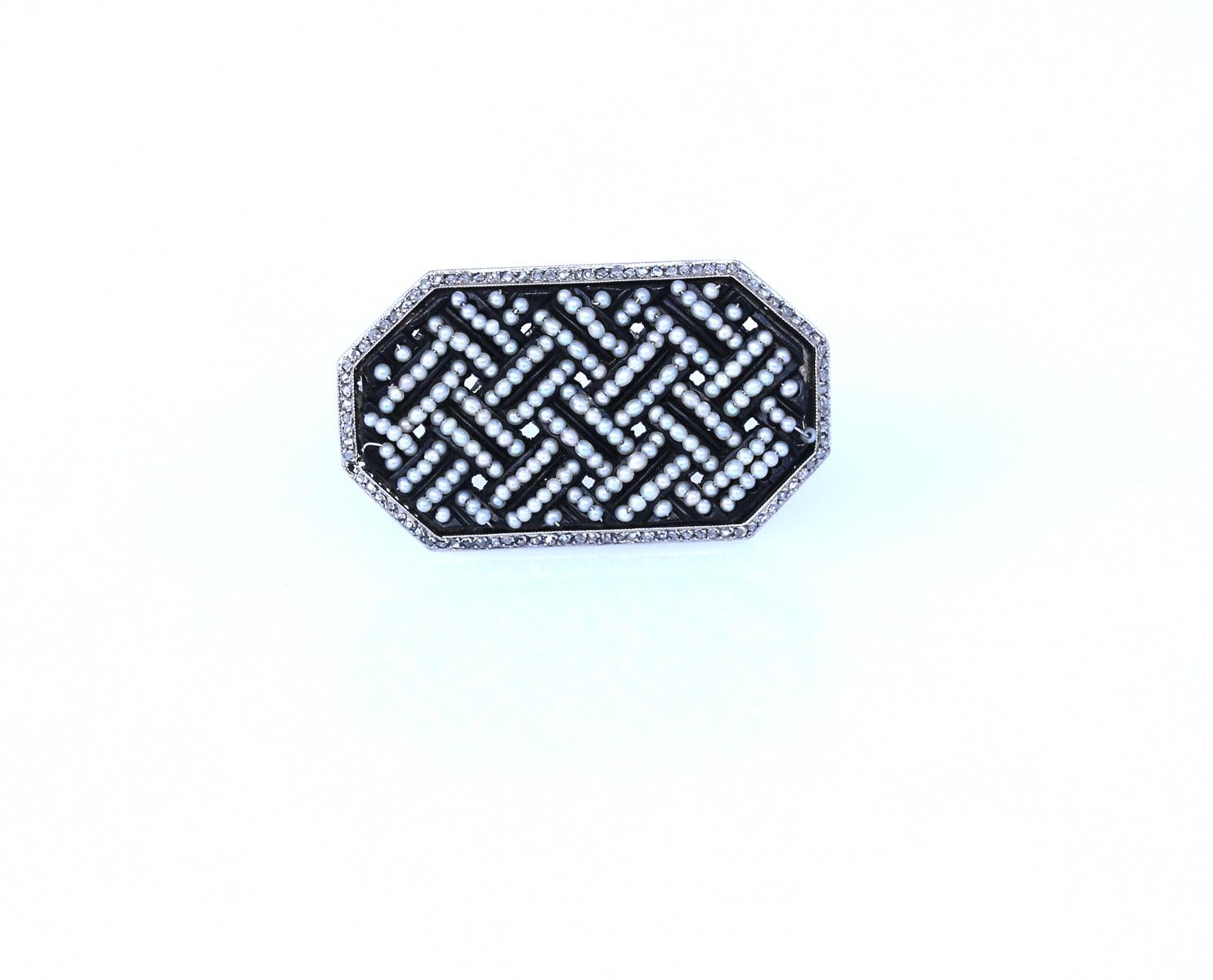 Art Deco Pearl Seeds Jet Platinum Brooch, 1920 In Fair Condition For Sale In Herzelia, Tel Aviv