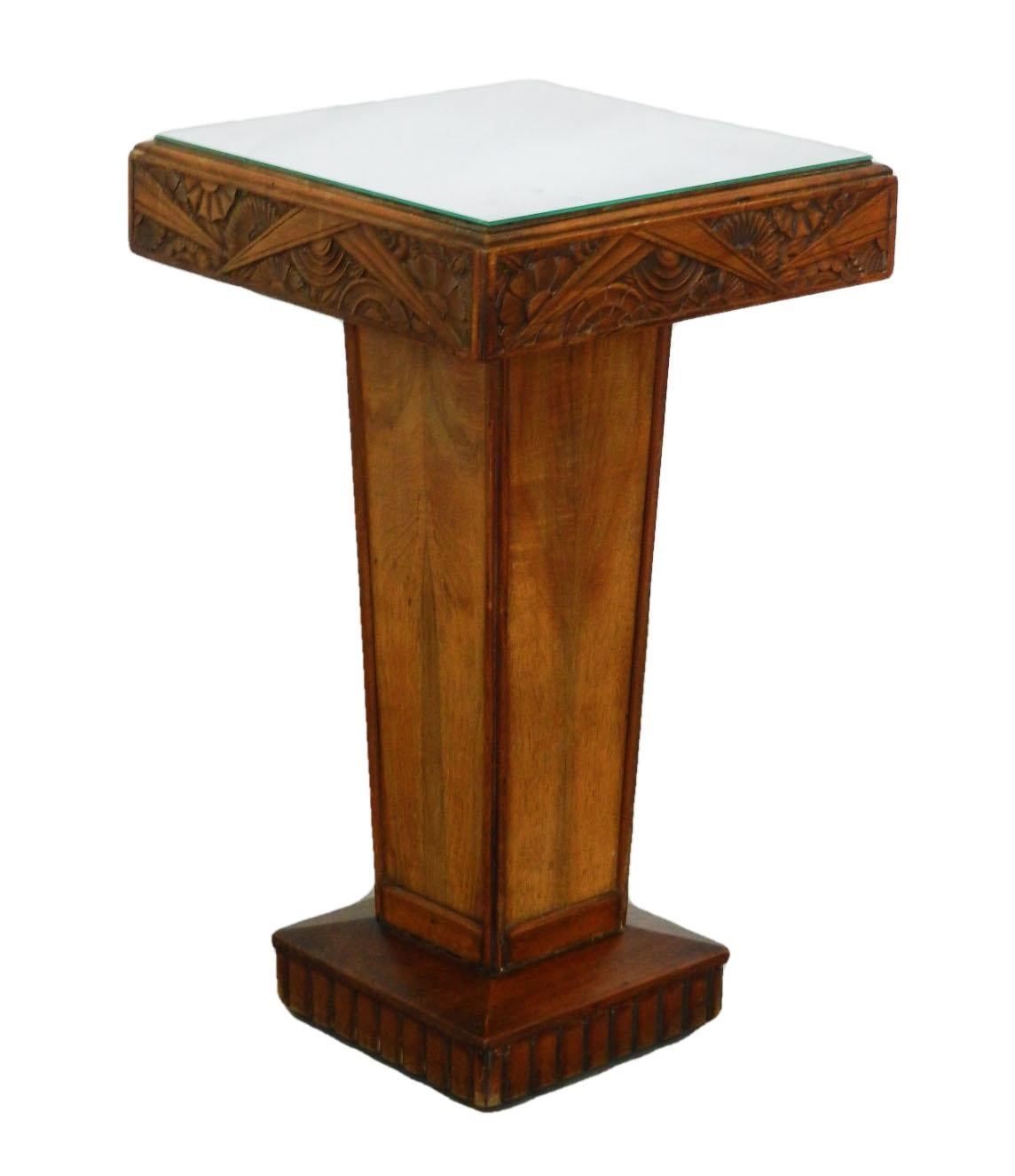 Art Deco stand pedestal table French in the manner Sue et Mare, circa 1930.
Carved walnut typical motifs Sue et Mare
Mirror top.pedastal
Very good condition for its age only minor signs of use

 