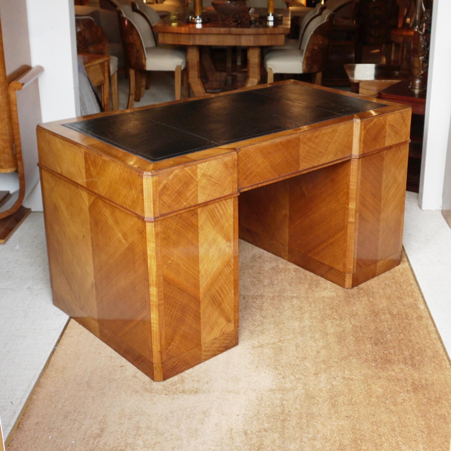 Art Deco Pedestal Desk Attributed to Heal's of London, Circa 1935 4