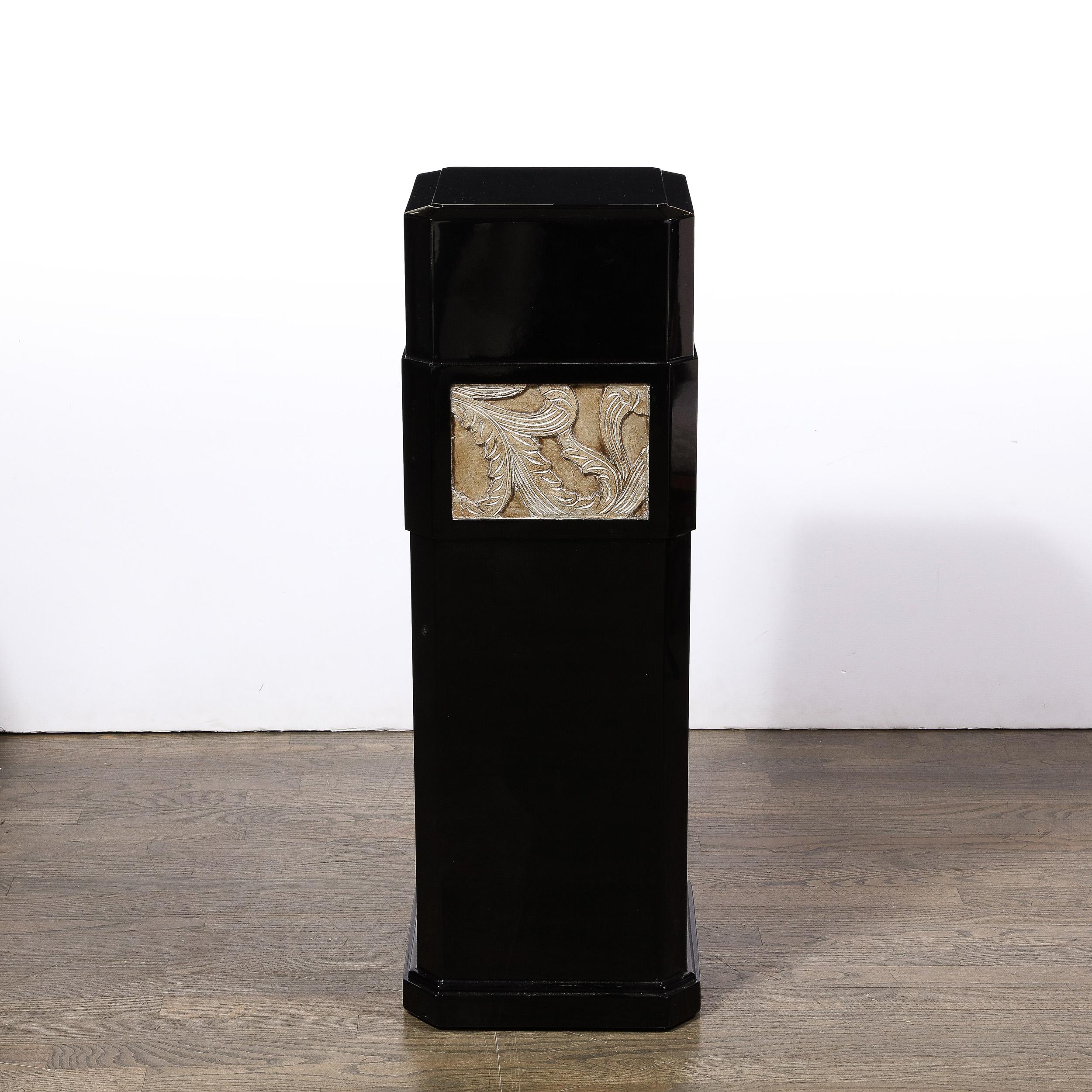 Art-déco-Sockel aus schwarz lackiertem Nussbaumholz mit antiken Foglia-Motiven aus Weißgold (Art déco) im Angebot