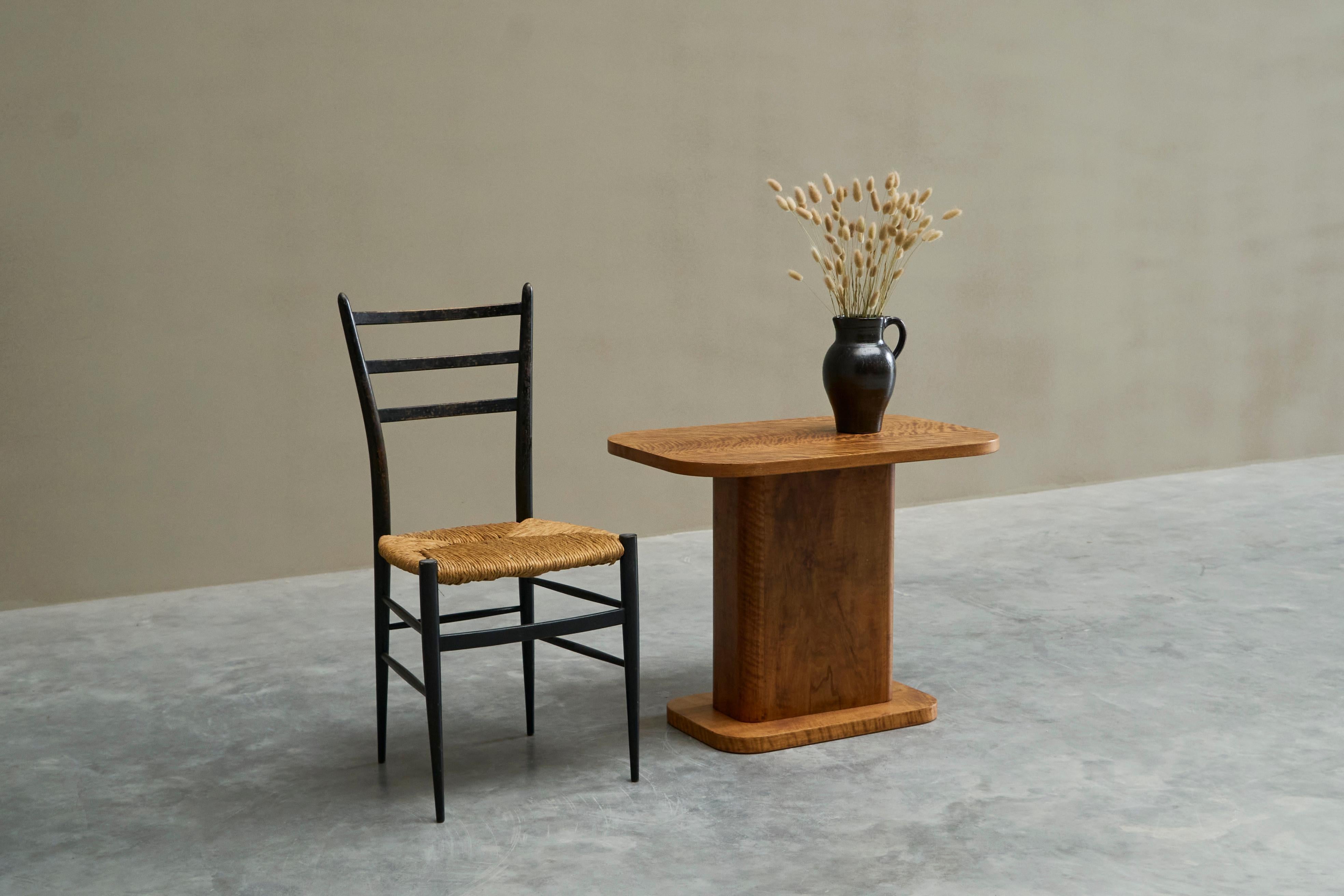 Européen Guéridon Art Déco en Wood avec grain expressif années 1930 en vente