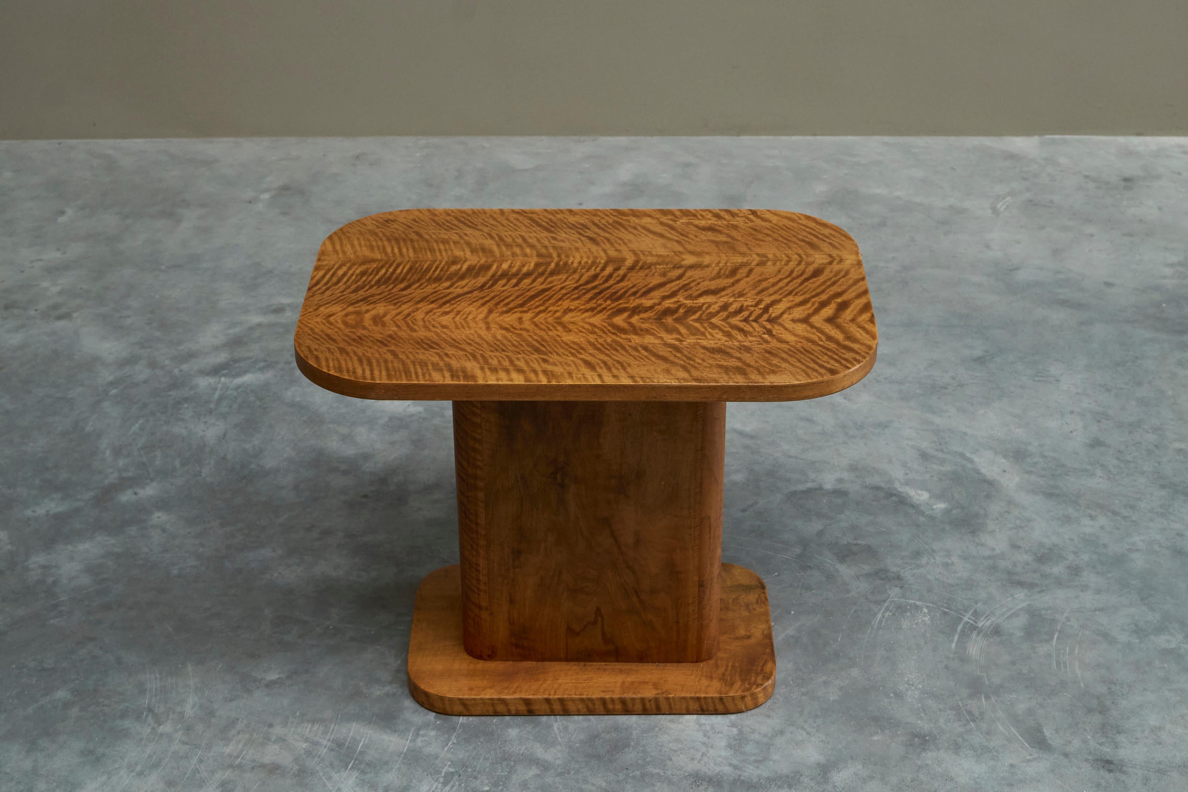 20ième siècle Guéridon Art Déco en Wood avec grain expressif années 1930 en vente
