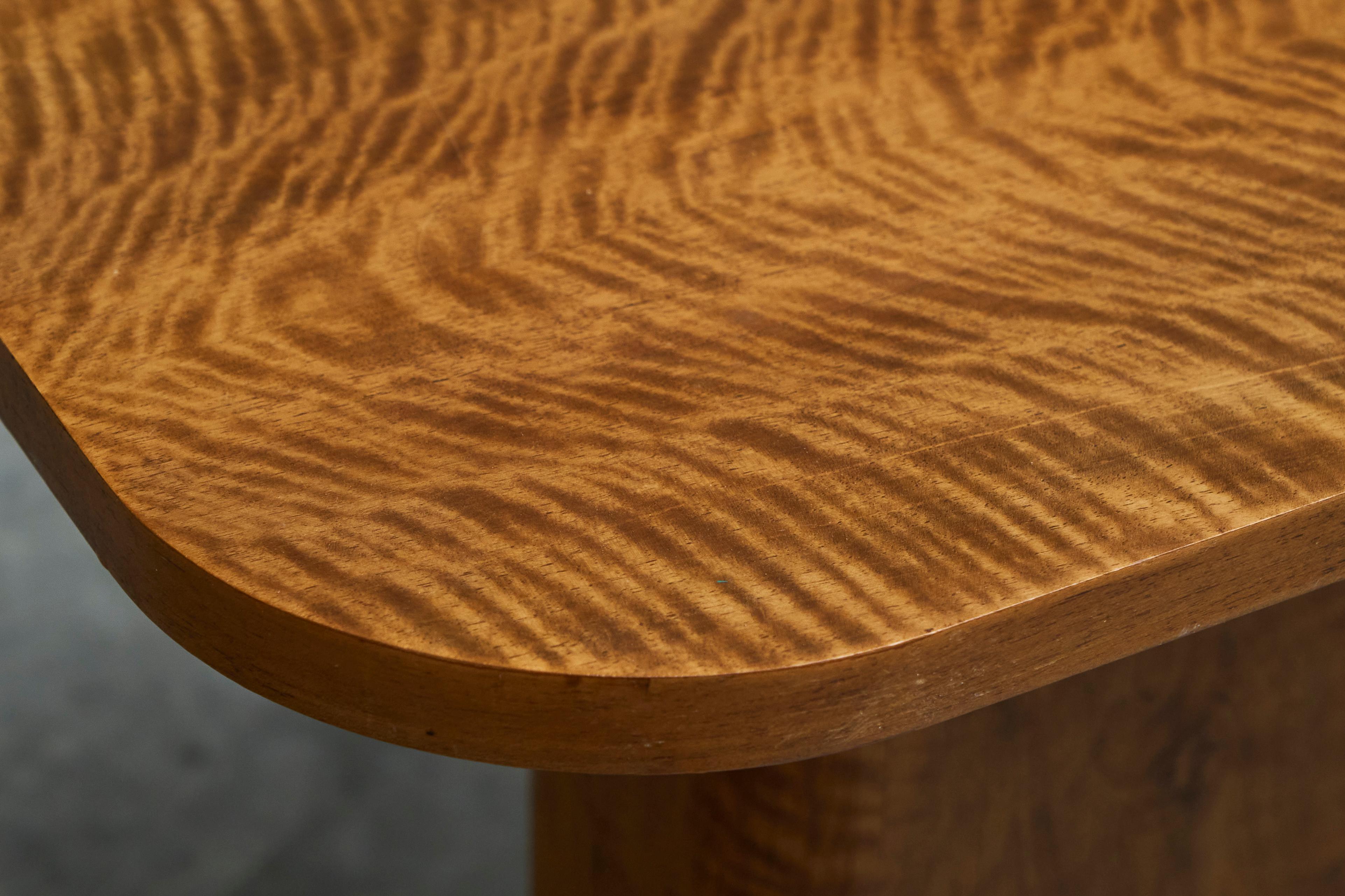 Bois Guéridon Art Déco en Wood avec grain expressif années 1930 en vente