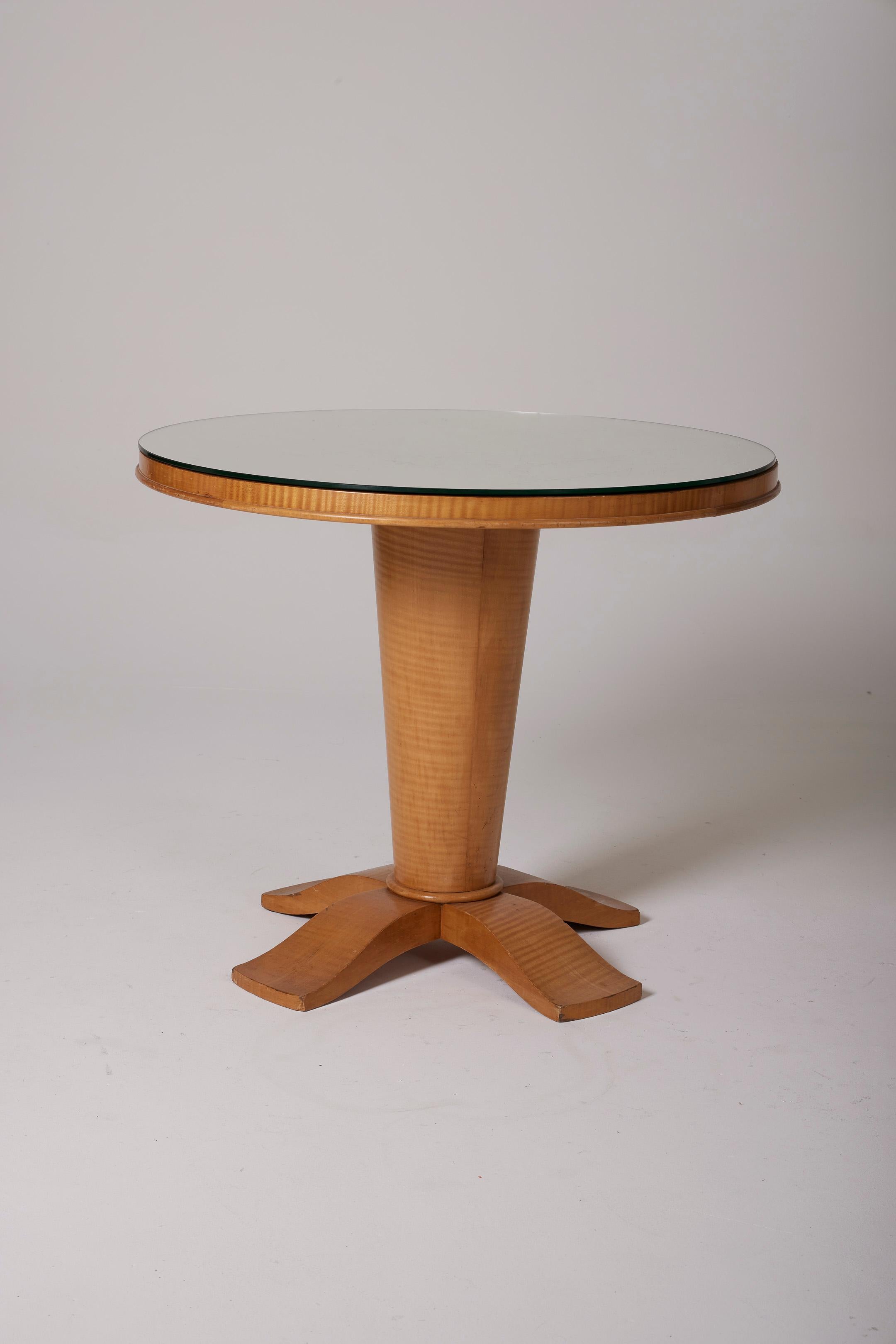 Art Deco pedestal table or side table composed of a mirrored top and a sycamore structure. Good condition, some scratches are noted on the surface of the top.
DV569