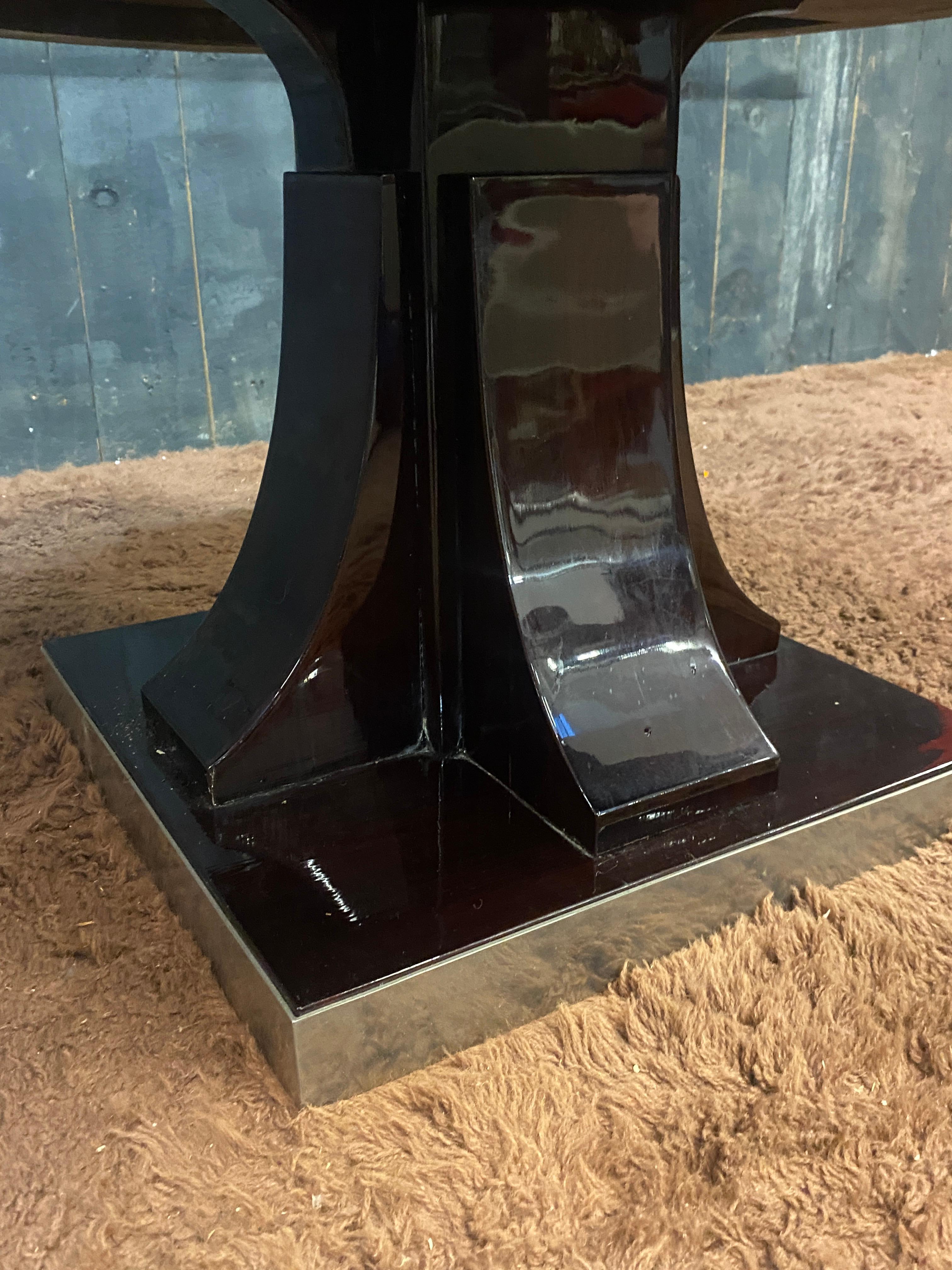 European Art Deco pedestal table in varnished walnut circa 1940 For Sale