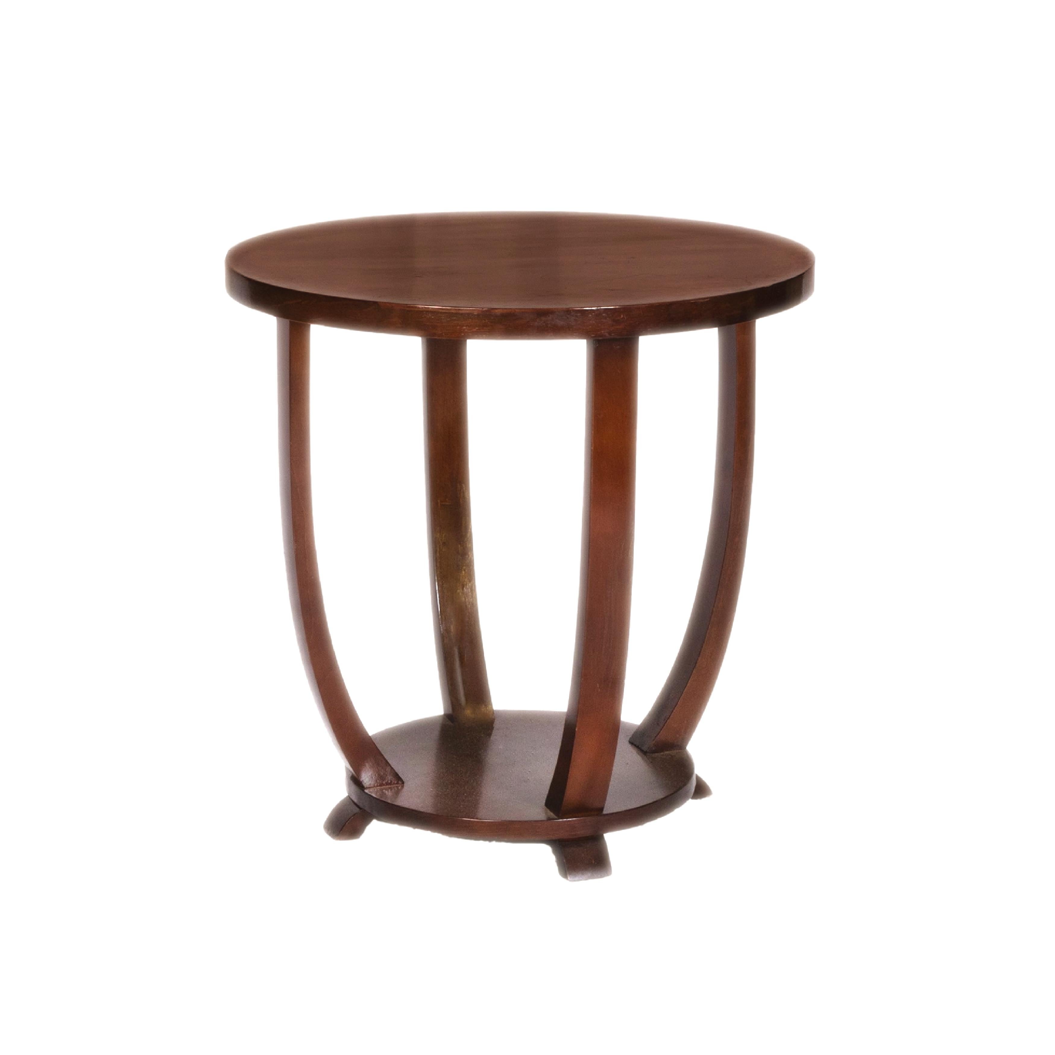 An Art Deco french two levels round side table made of Walnut and veneer, four curved legs assembled on a circular base.
A Deco reminder of elegant times.