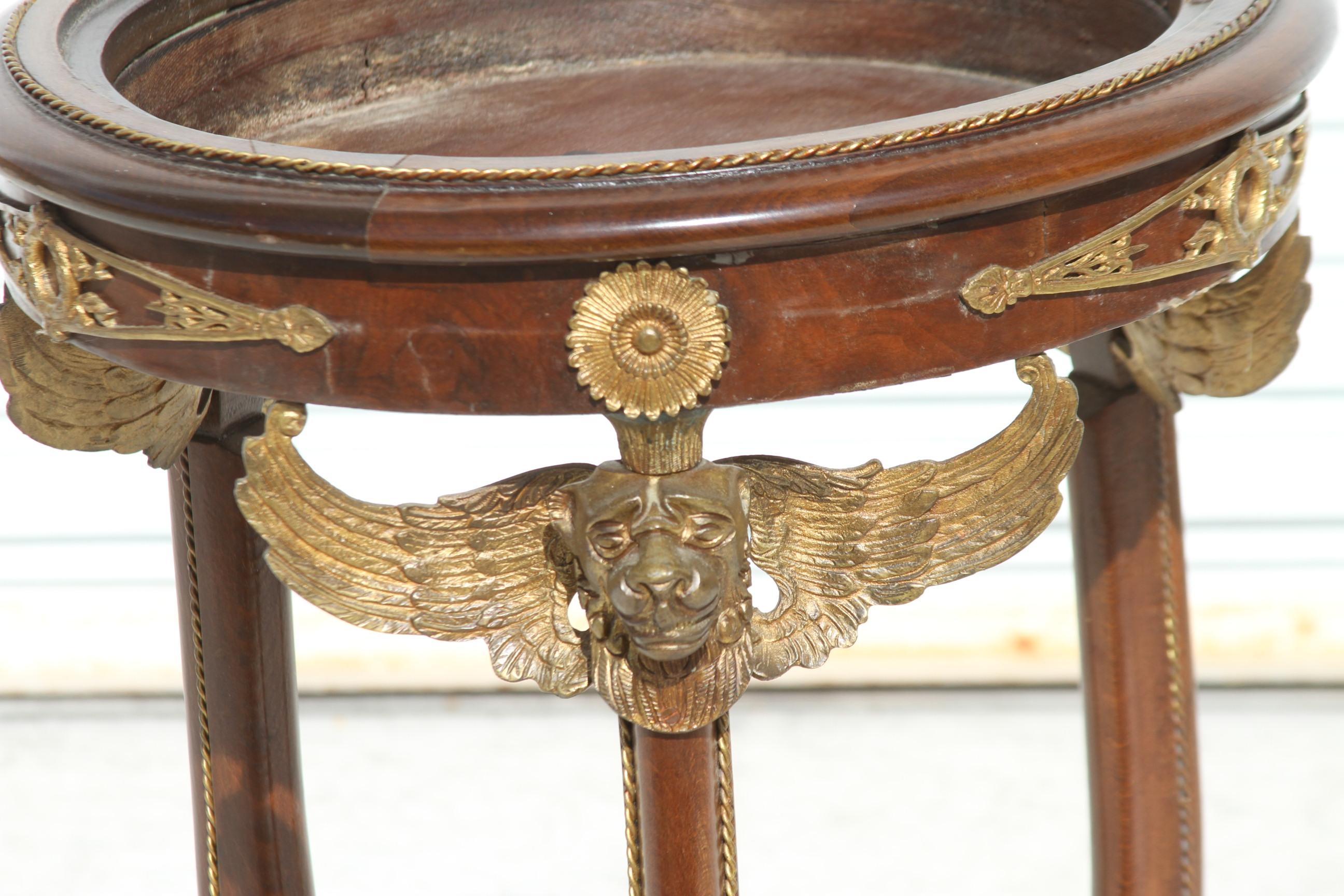 Piédestal Art Déco avec bronze doré Bon état - En vente à Pasadena, TX