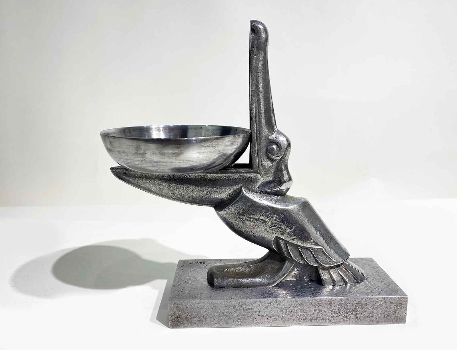An Art Deco pelican ash or desk tray in wrought and cast iron by Edgar Brandt.
This model is illustrated on page 165 in the book Edgar Brandt “Edgar Brandt master of Art Deco ironwork” by Joan Kahr. Published by Abrams.
Made in France, circa