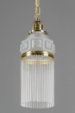 Colgante Art Decó hacia 1920 con pantalla de cristal esmerilado viena años 20