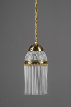 Pendente Art Deco degli anni '20 circa con paralume in vetro opalino vienna 1920