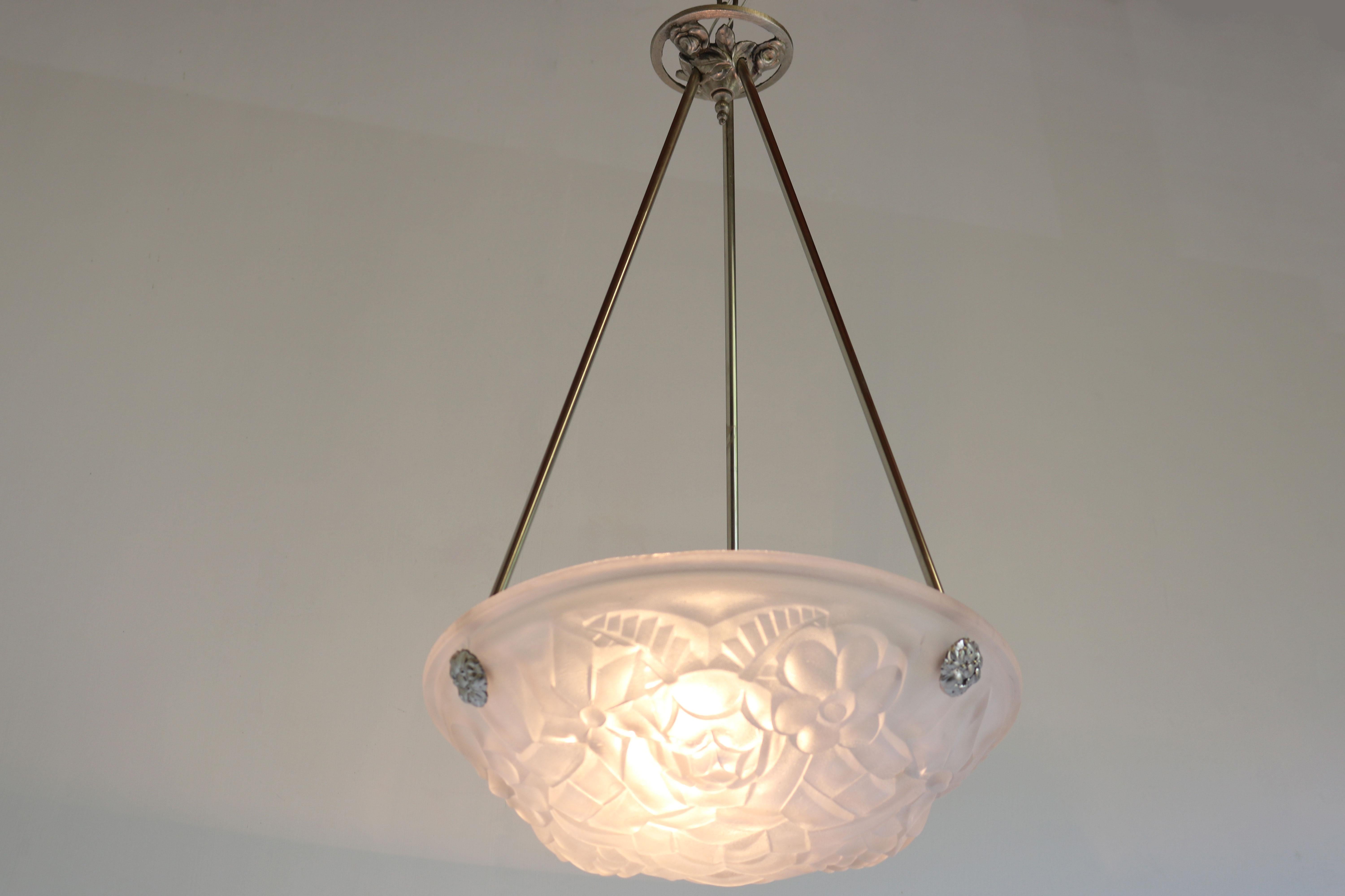 Art Deco Pendant / Chandelier by David Gueron Degue 1930 Floral Motives Frosted For Sale 5