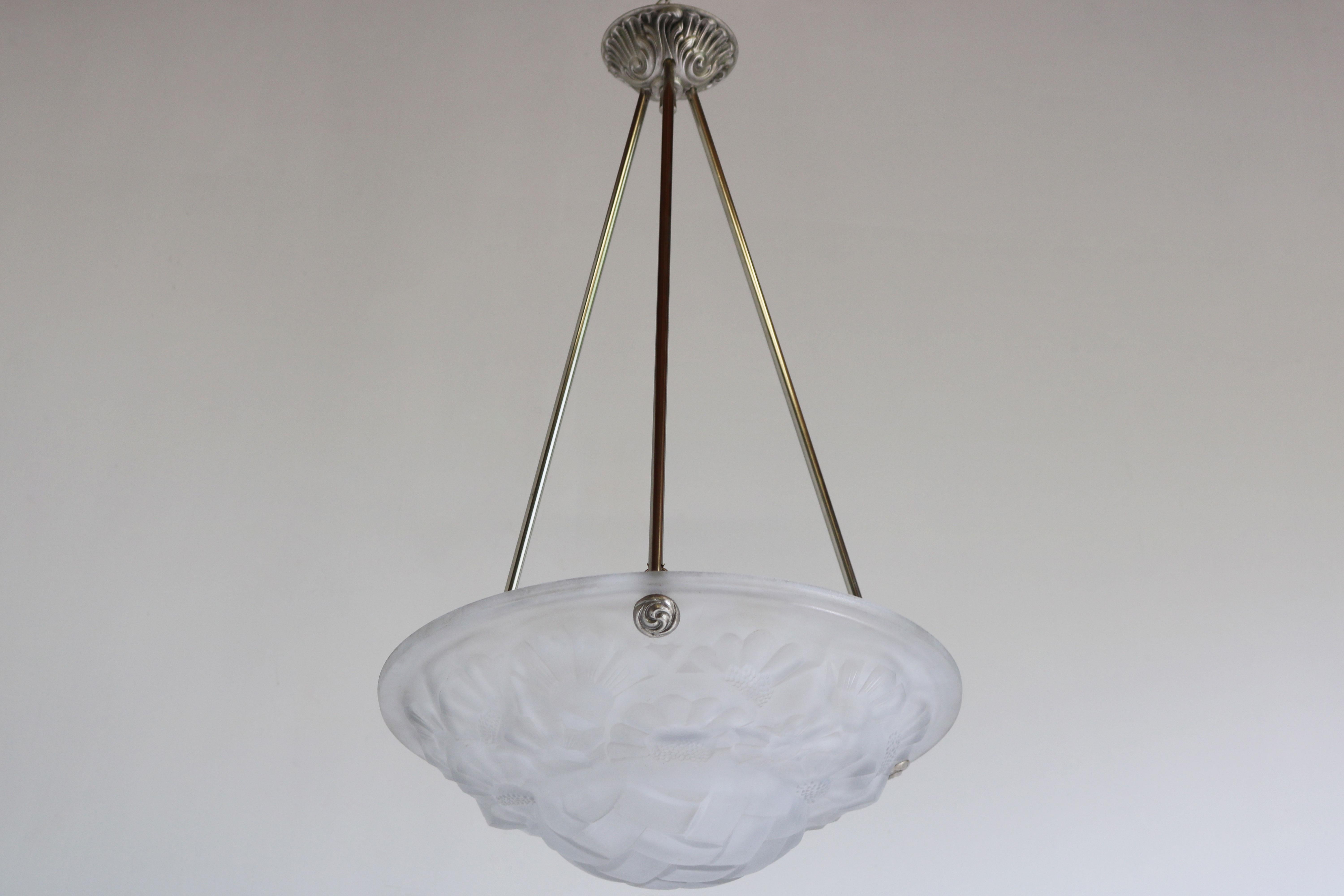 Hand-Crafted Art Deco Pendant / Chandelier by David Gueron Degue 1930 Frosted Glass White For Sale