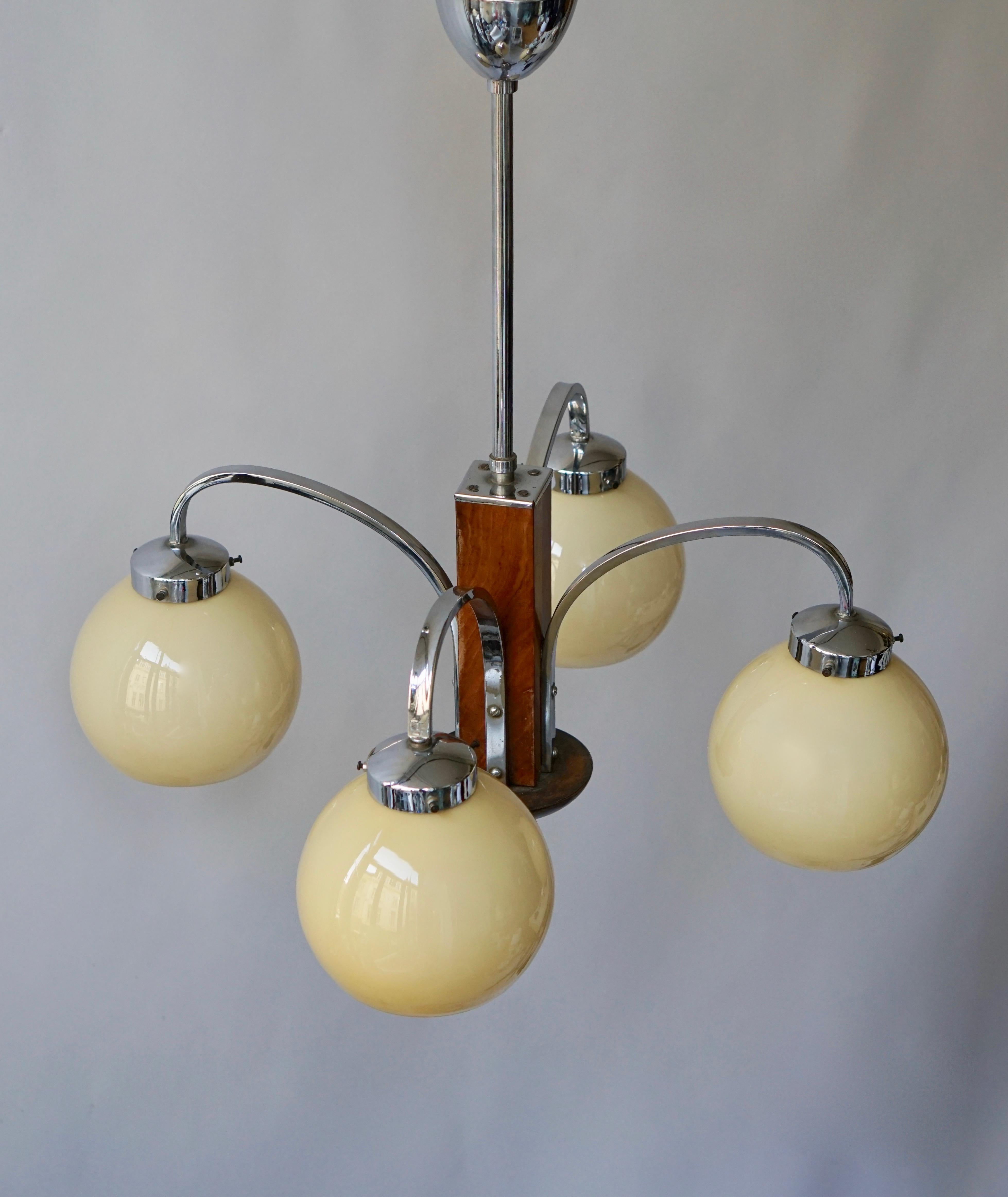 Art Deco Chandelier in Glass And Wood For Sale 4